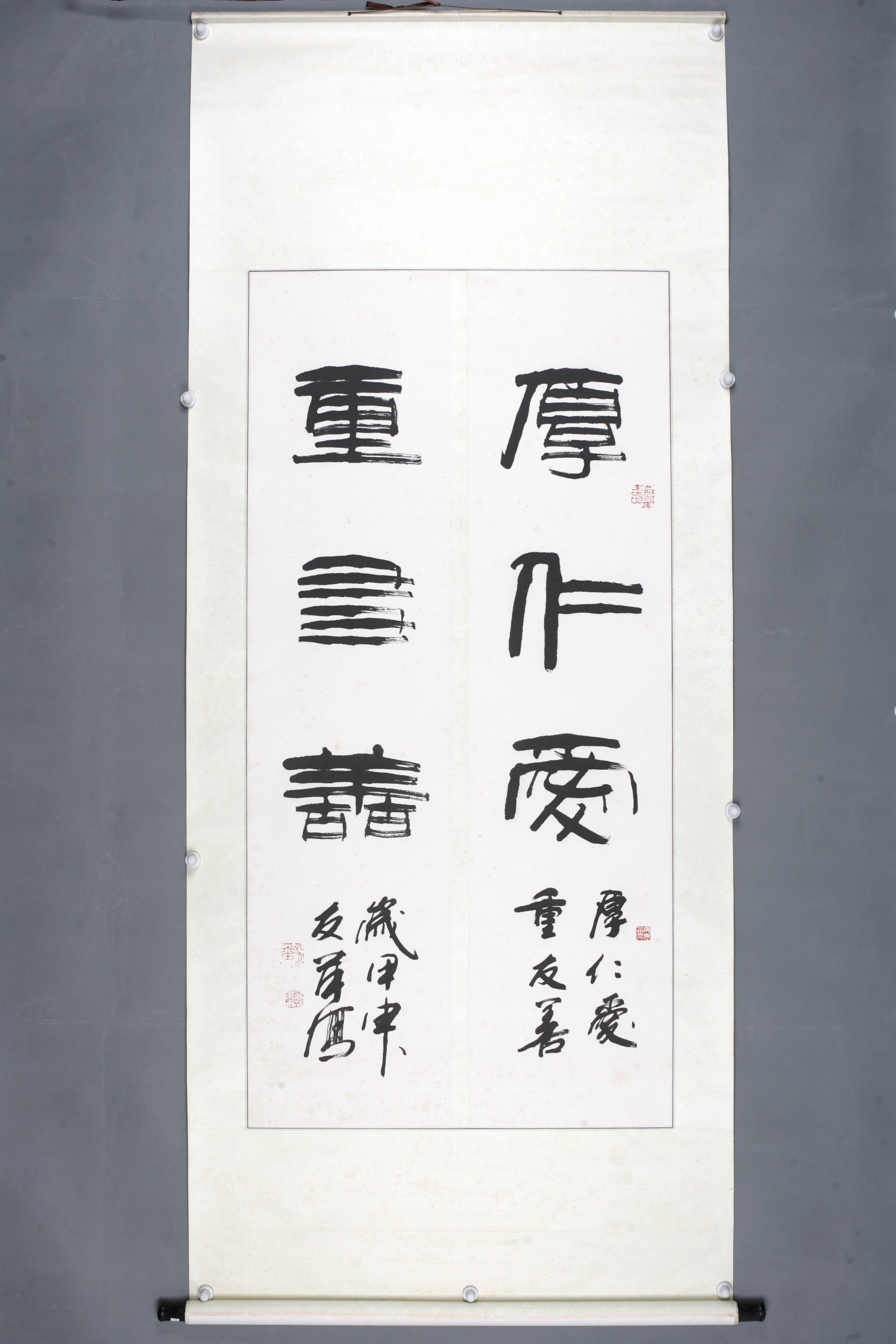 2004年潘友茂隶书轴