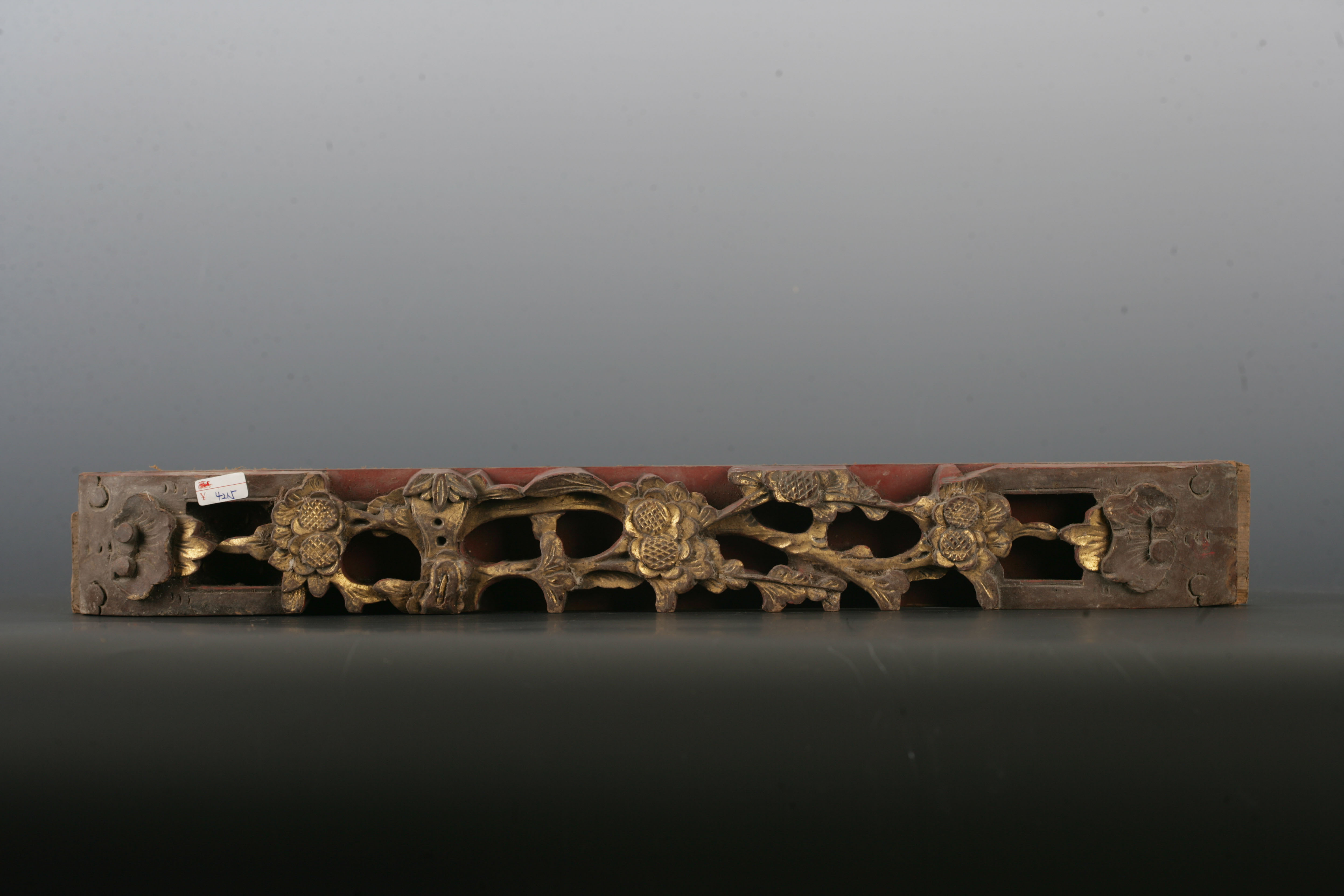 清金漆木浮雕花卉纹花板-9