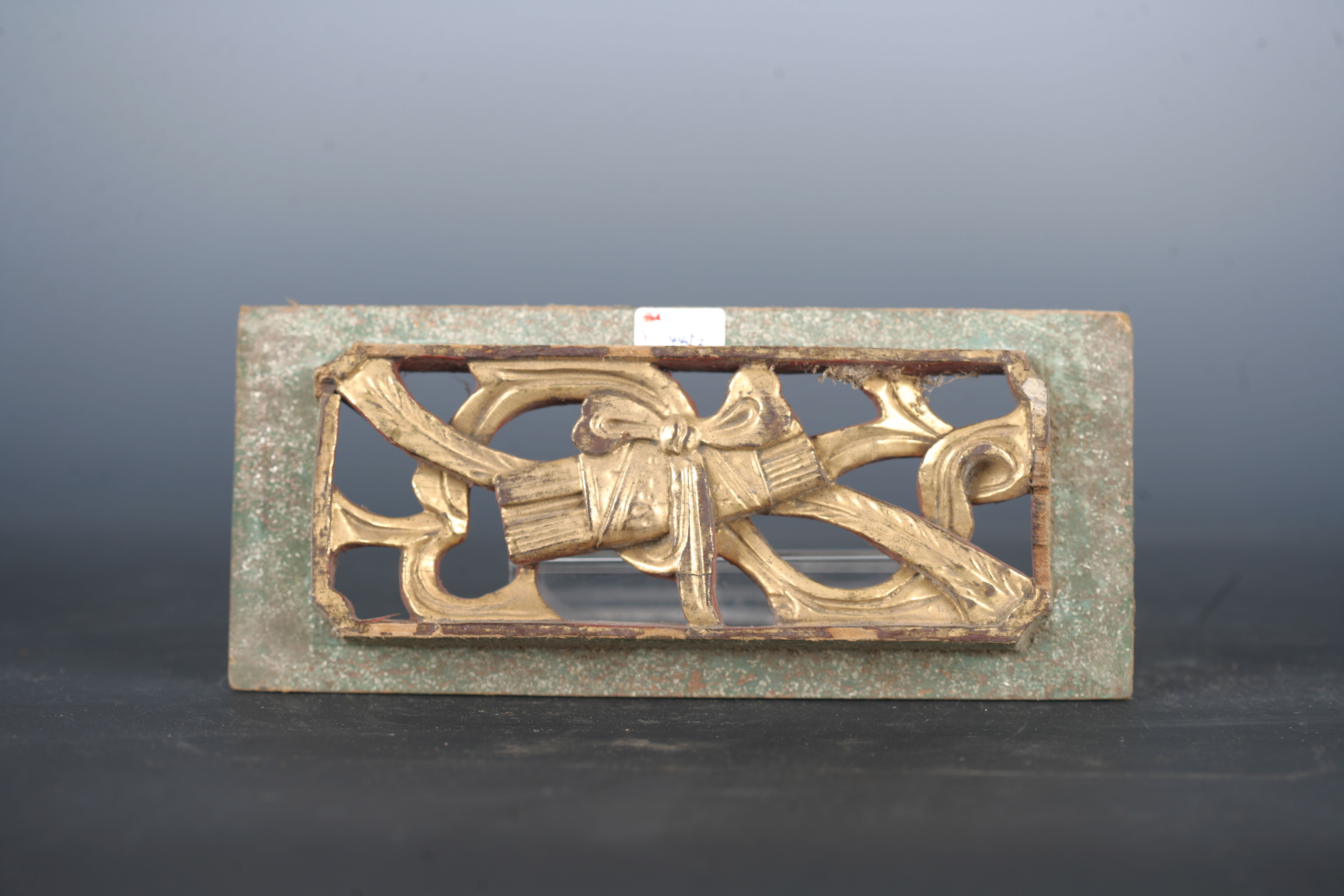 清金漆木镂雕卷书纹花板-4