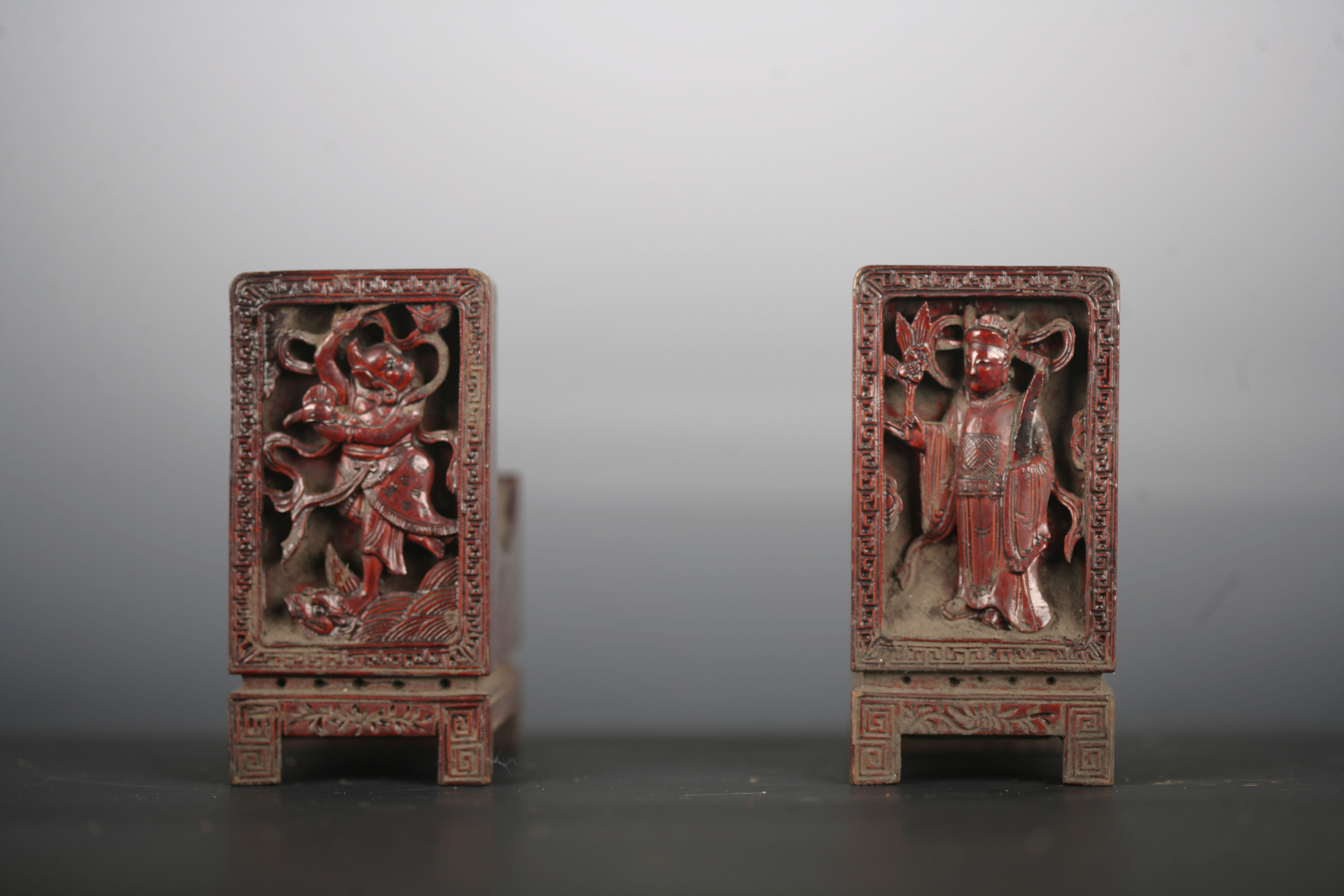 中华民国红木浮雕人物纹座