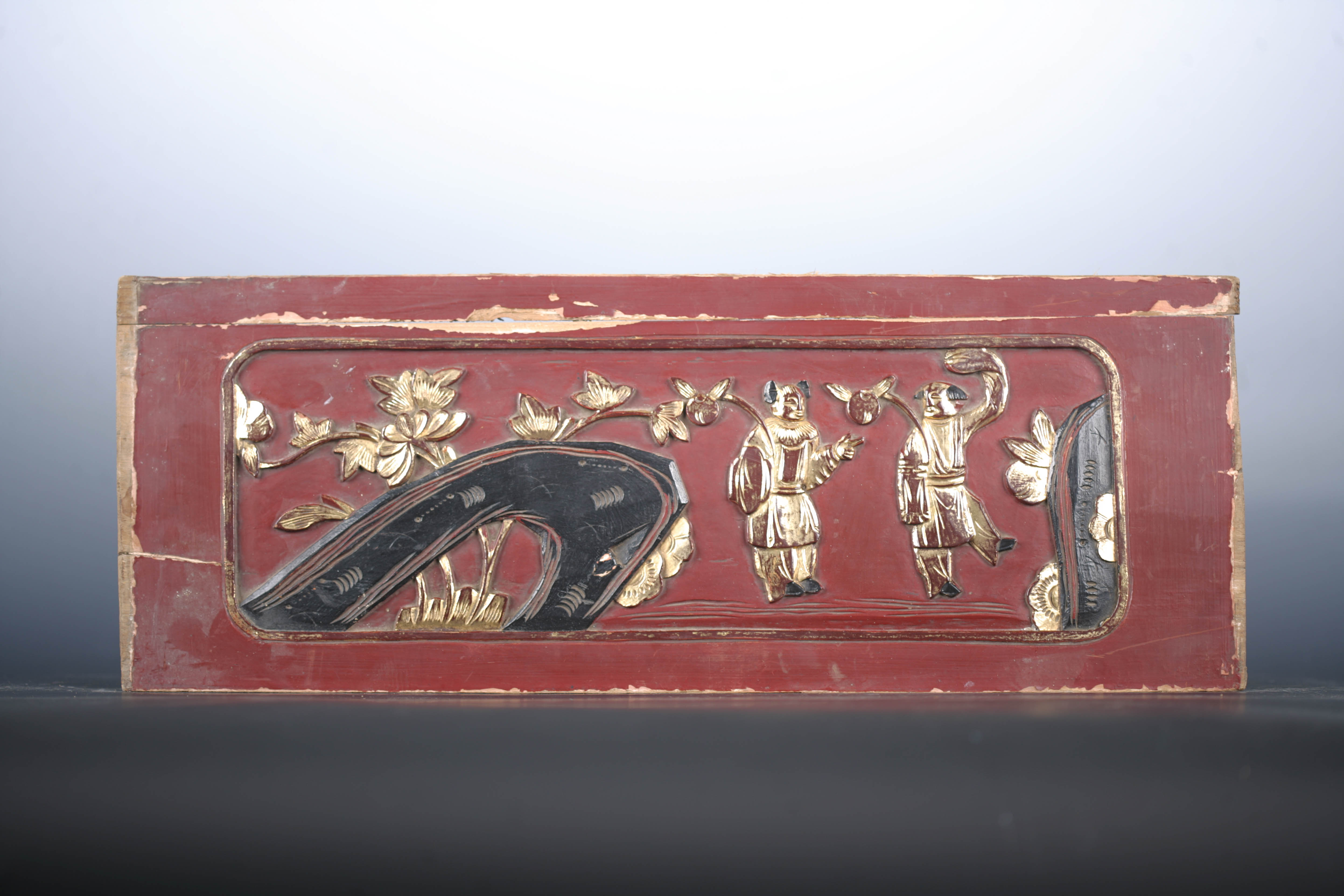 清金漆木浮雕人物寿石纹花板