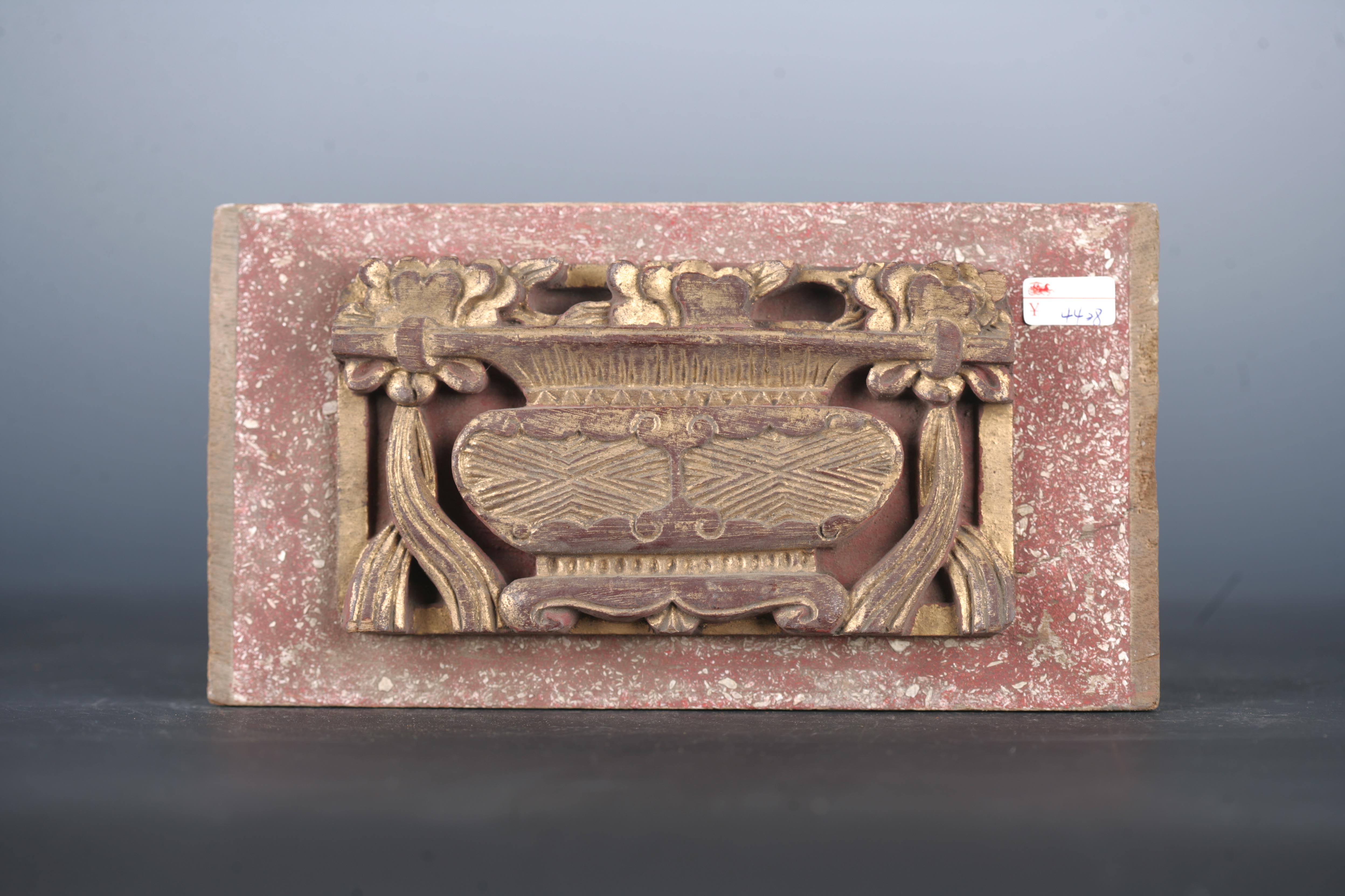 清金漆木浮雕花篮纹花板-2