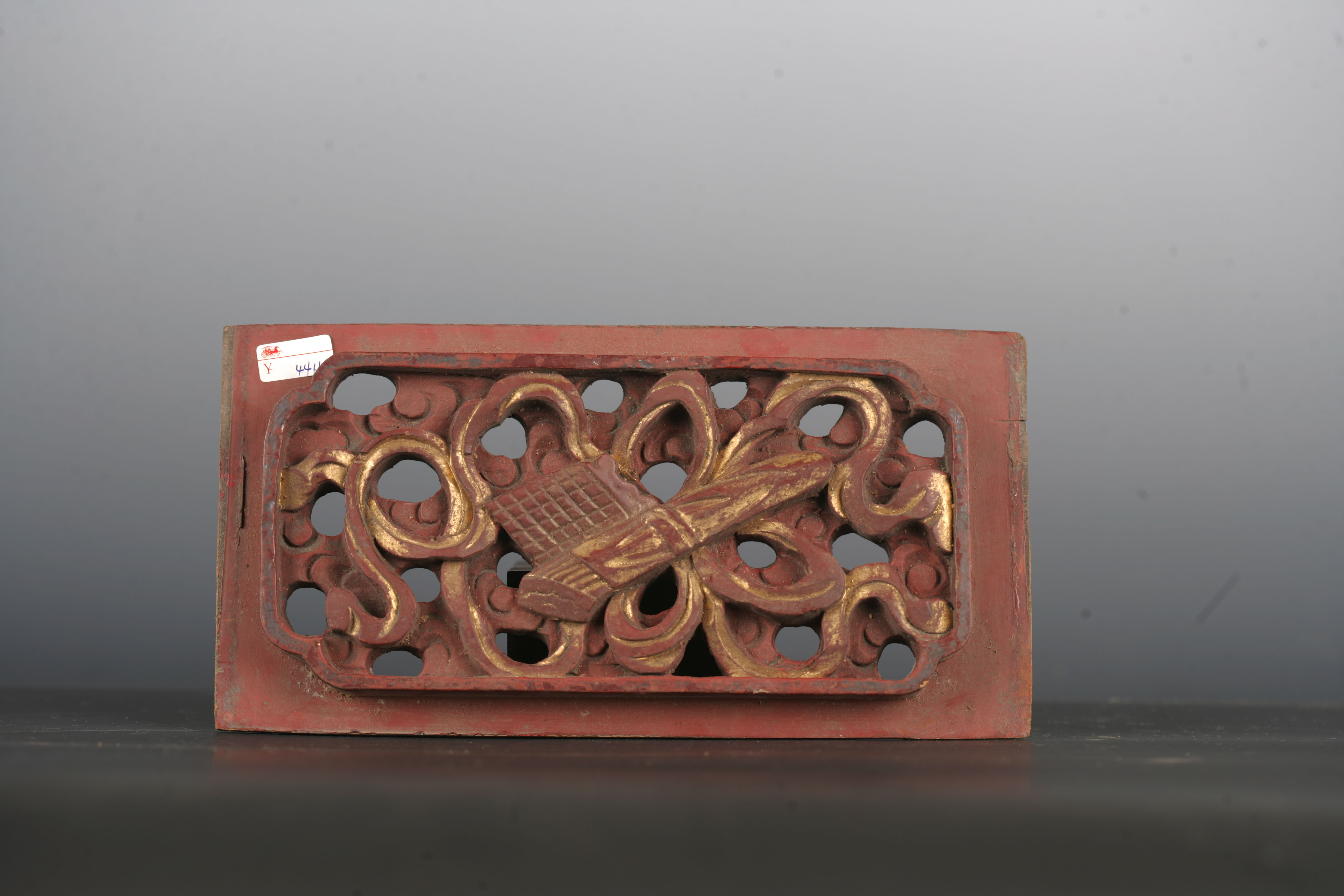 清金漆木镂雕琴棋纹花板