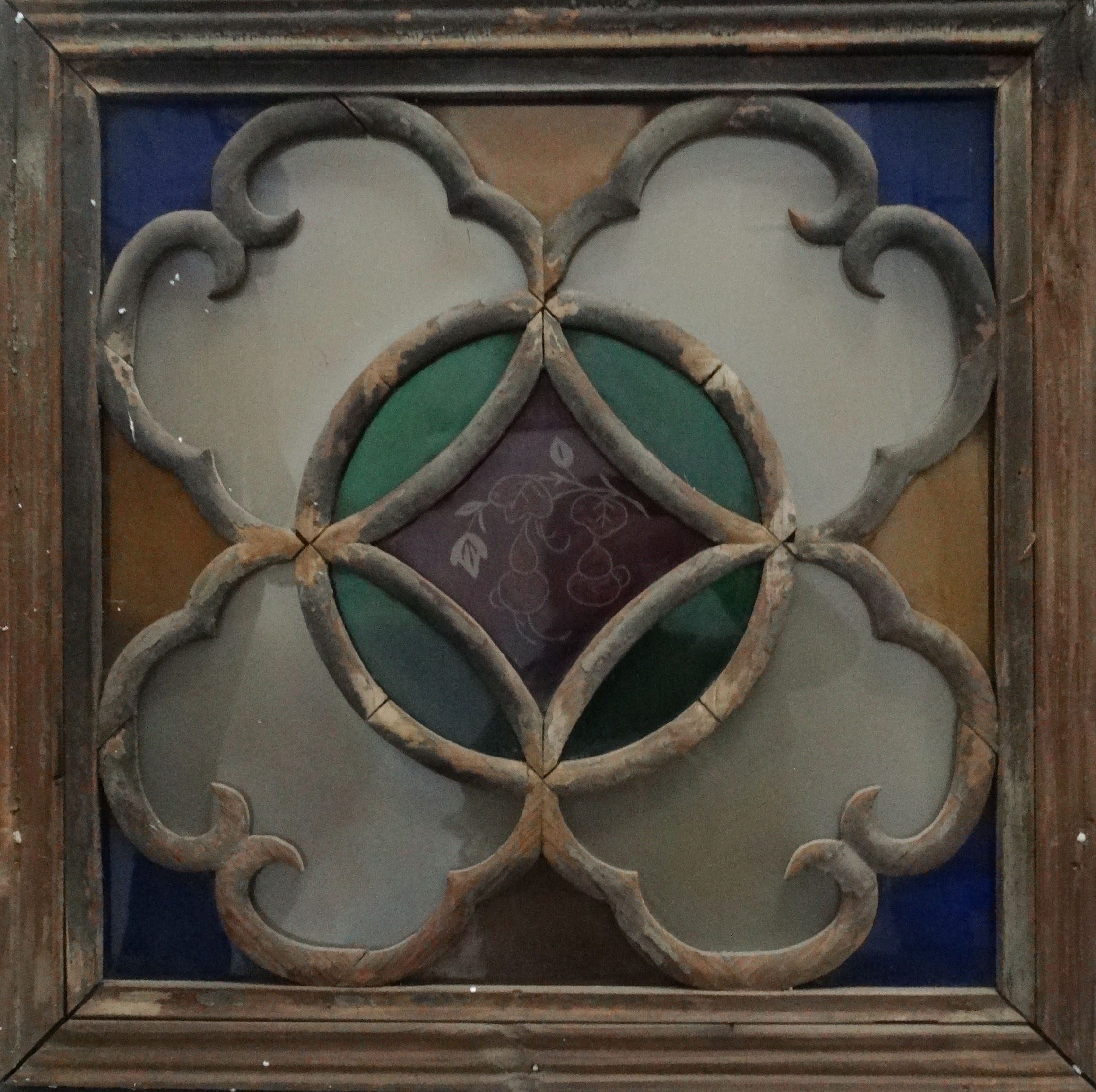 中华民国套红暗八仙纹玻璃满洲窗