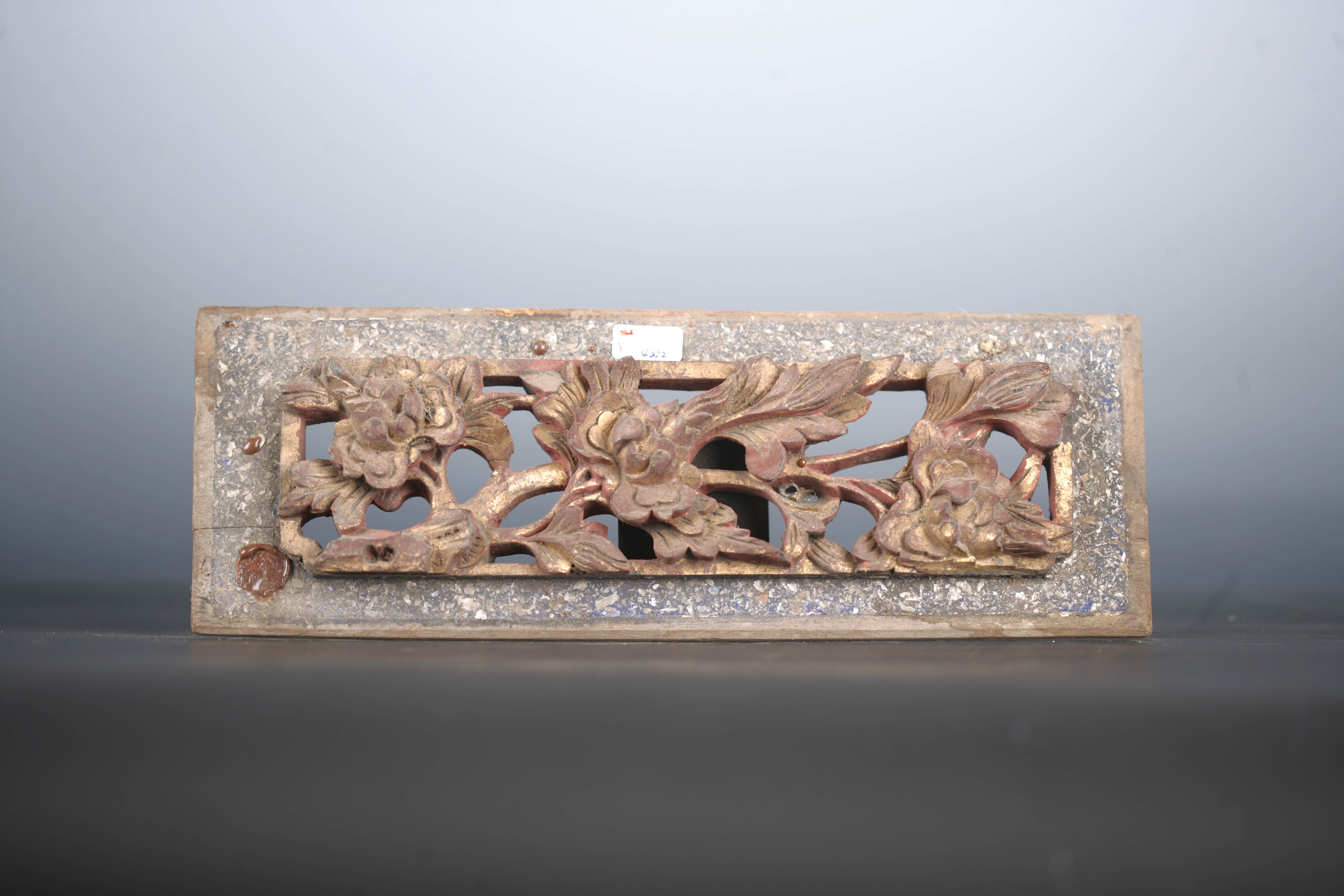 清金漆木镂雕花卉纹花板-76