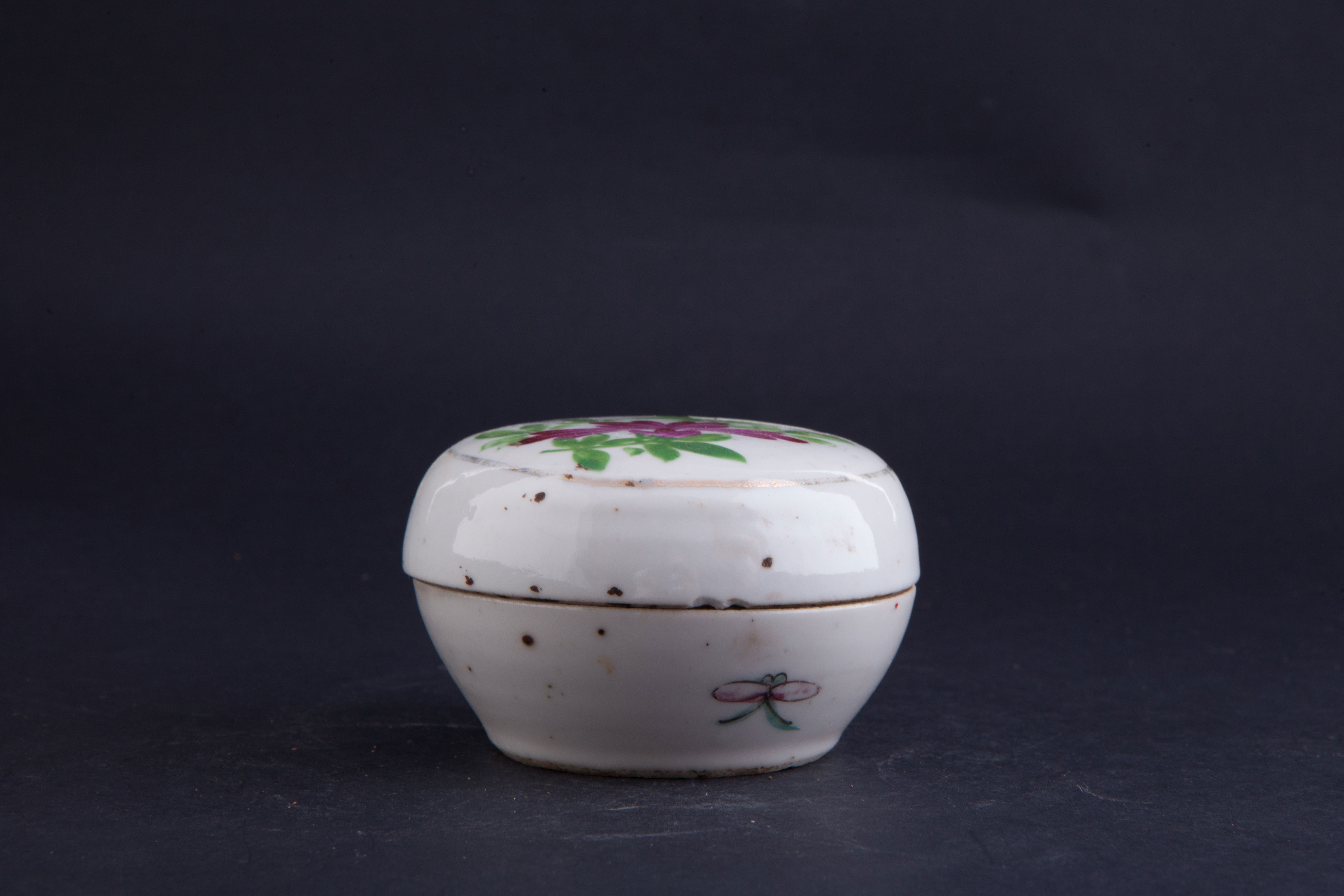 中华民国粉彩花卉纹盖盒-15