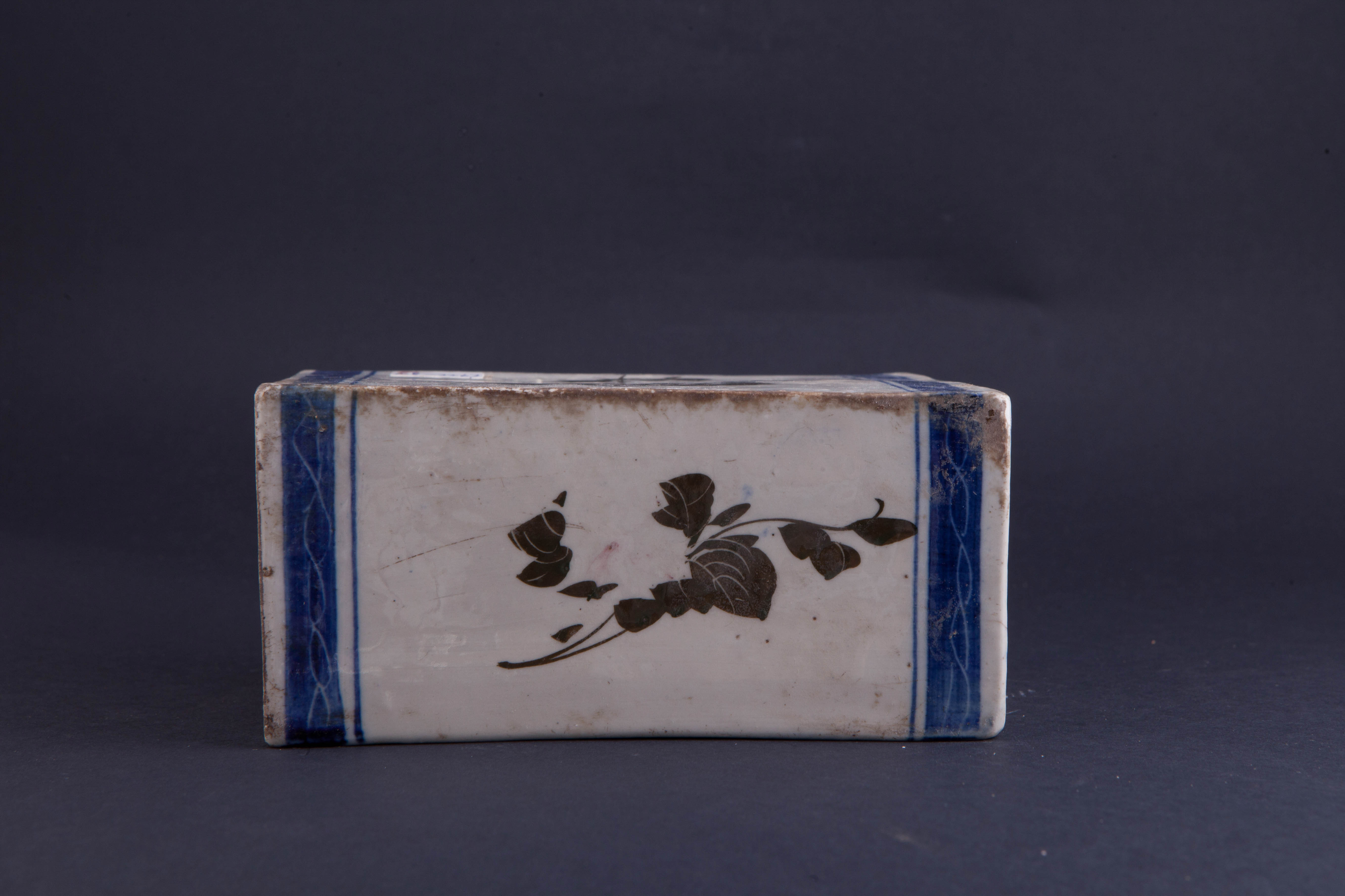 中华民国粉彩花卉纹方瓷枕-3