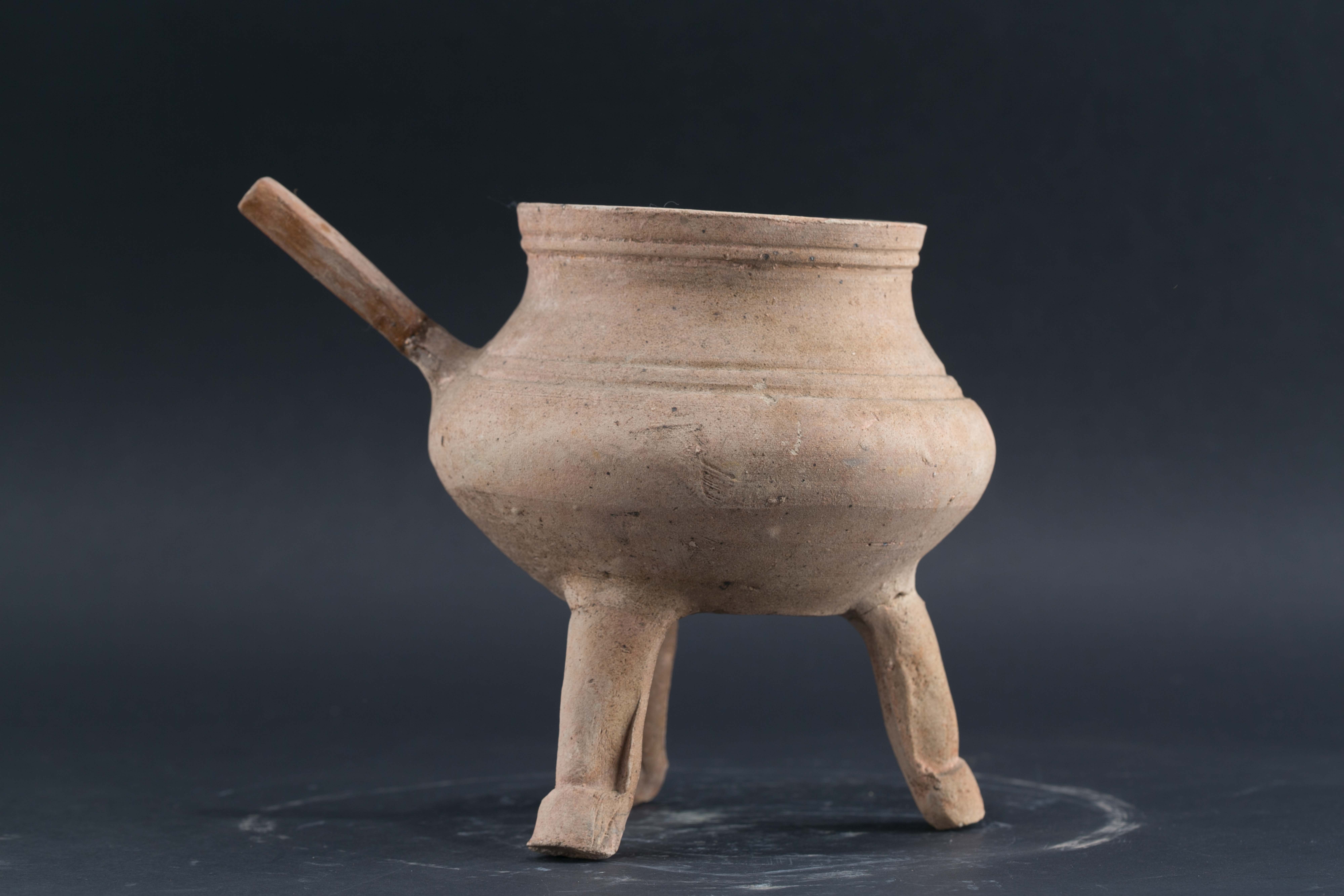 汉三足陶鼎-东莞市可园博物馆