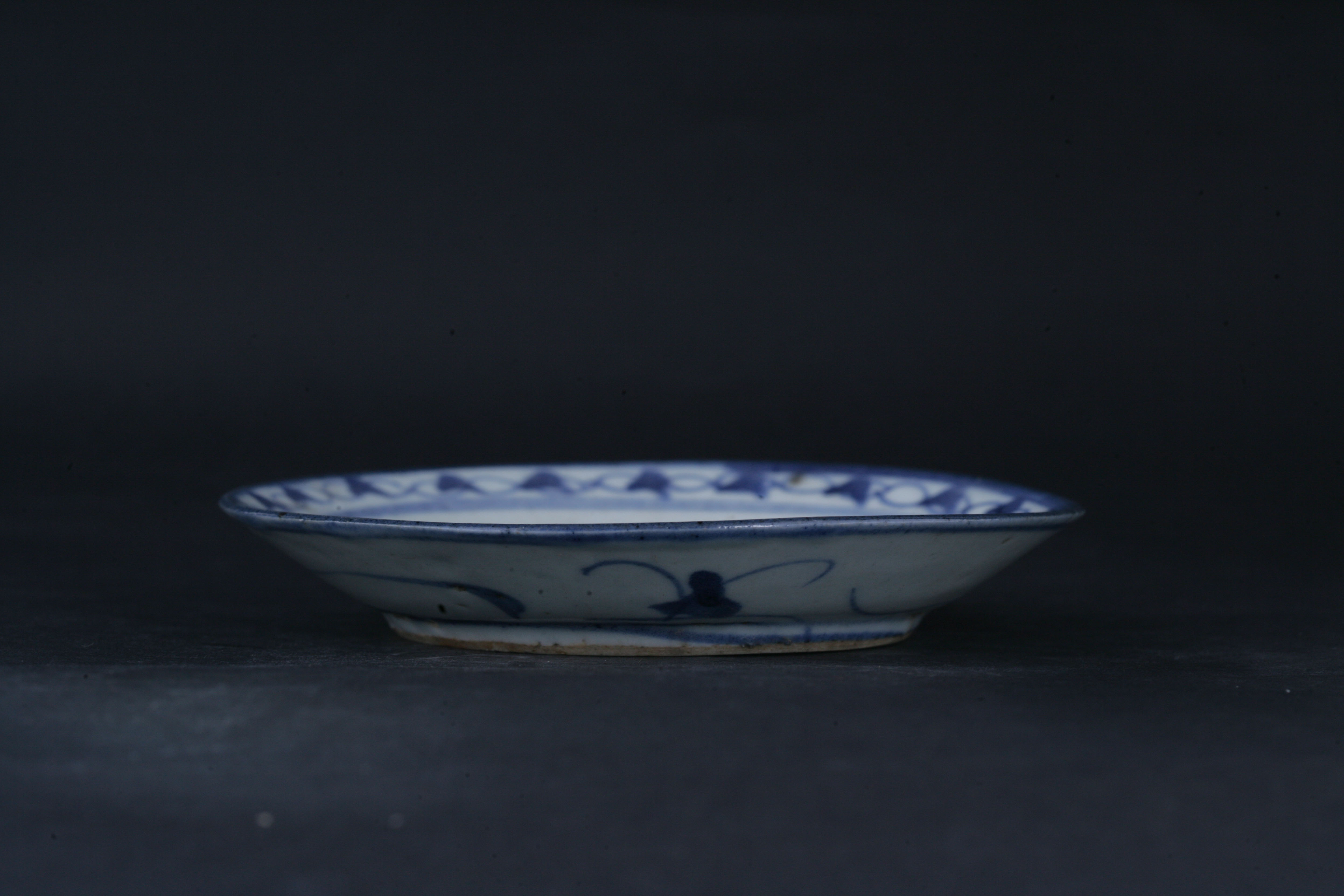 清青花缠枝莲纹盘-33