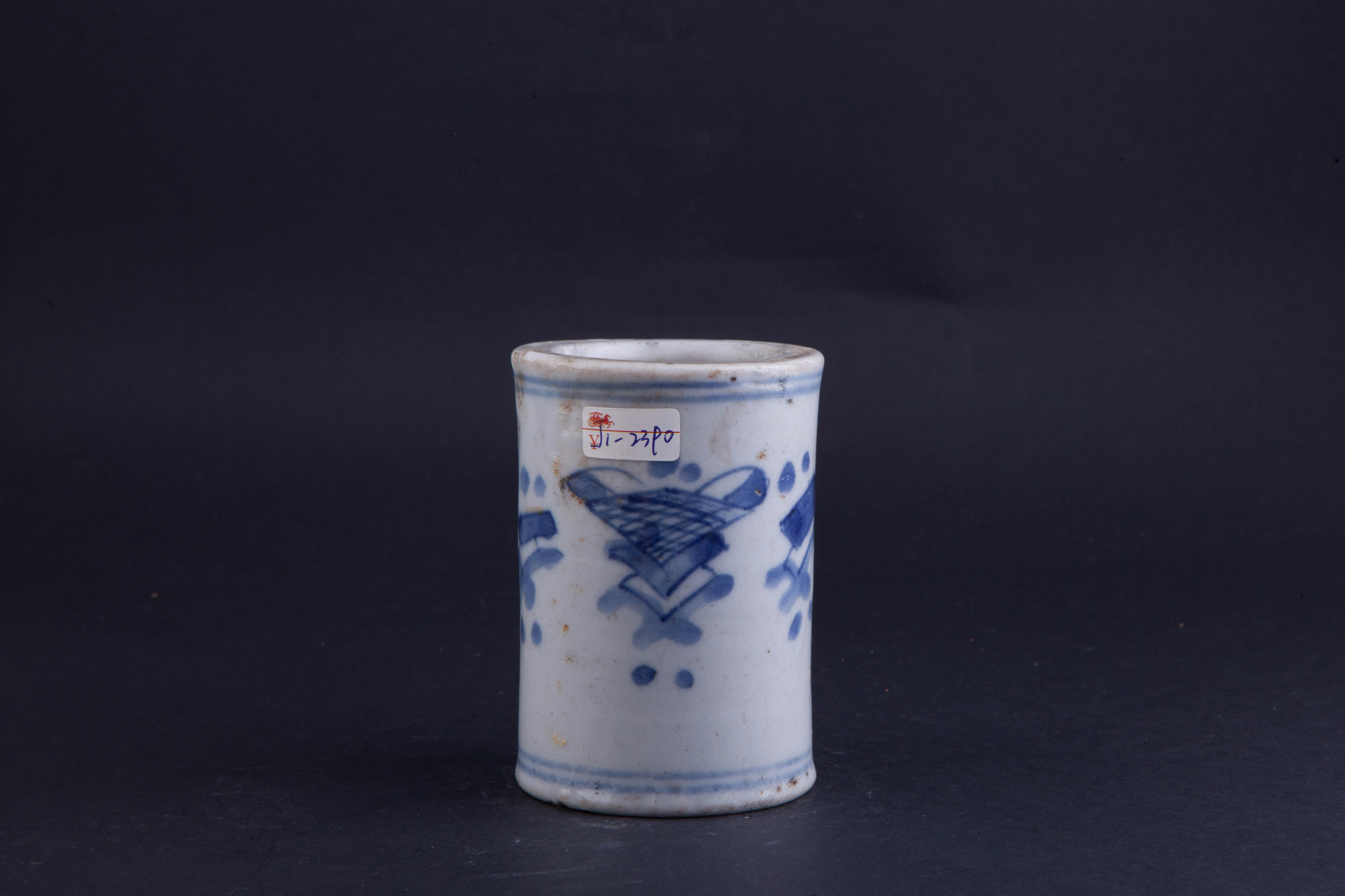 清青花博古纹笔筒-2