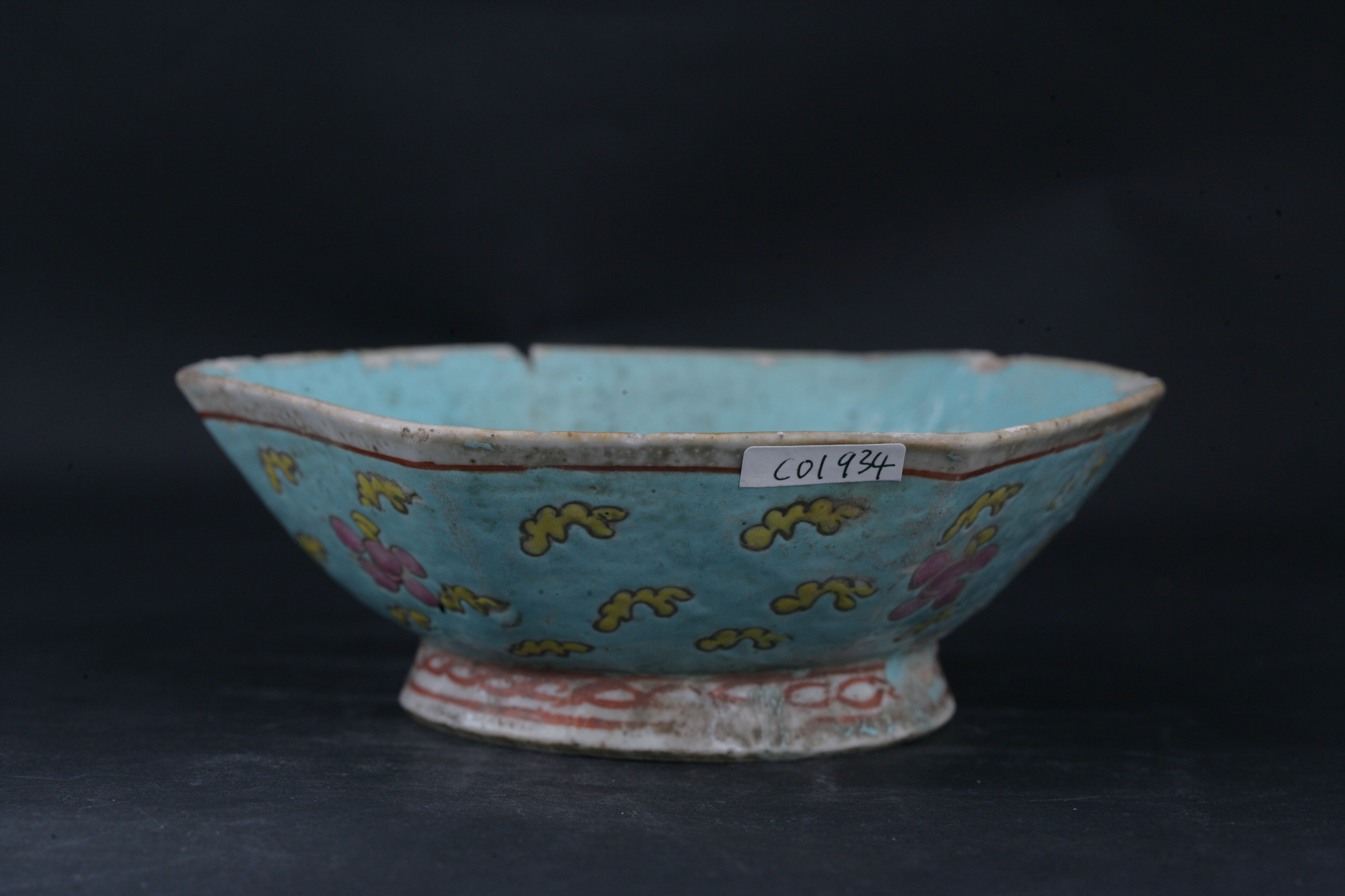 清粉彩花卉福寿纹八角碗-2