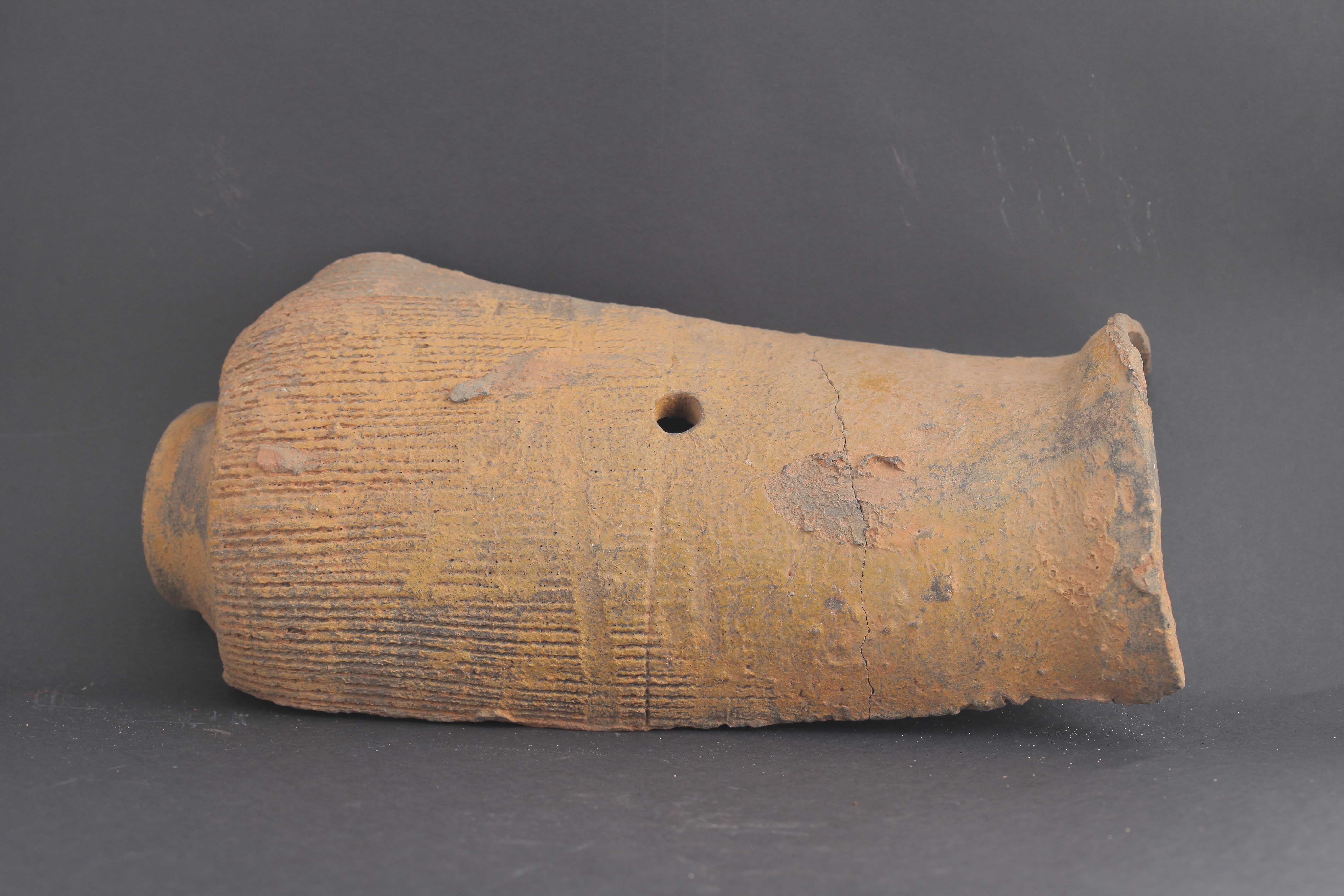 汉青釉绳纹陶筒瓦