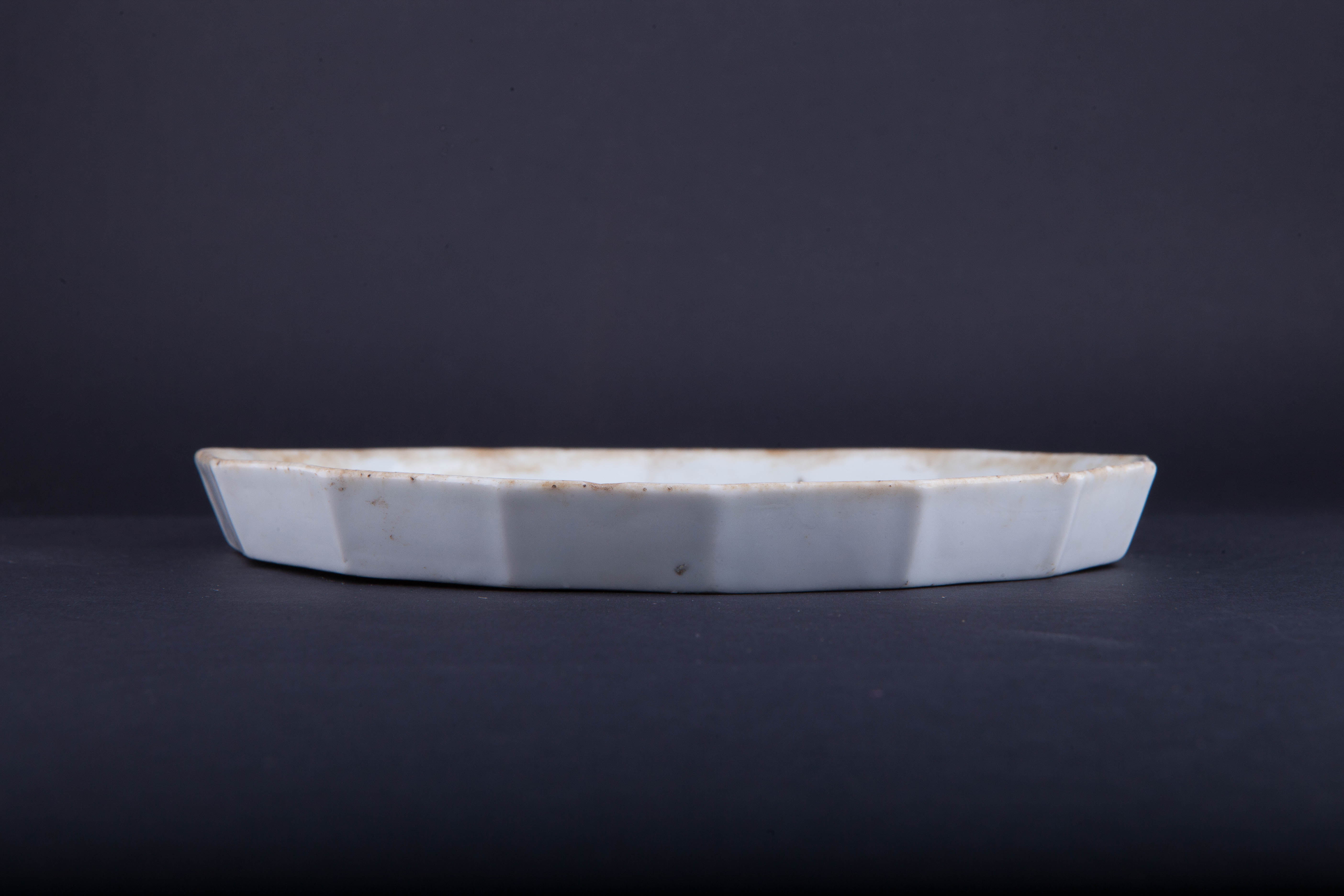 中华民国粉彩山水纹茶托