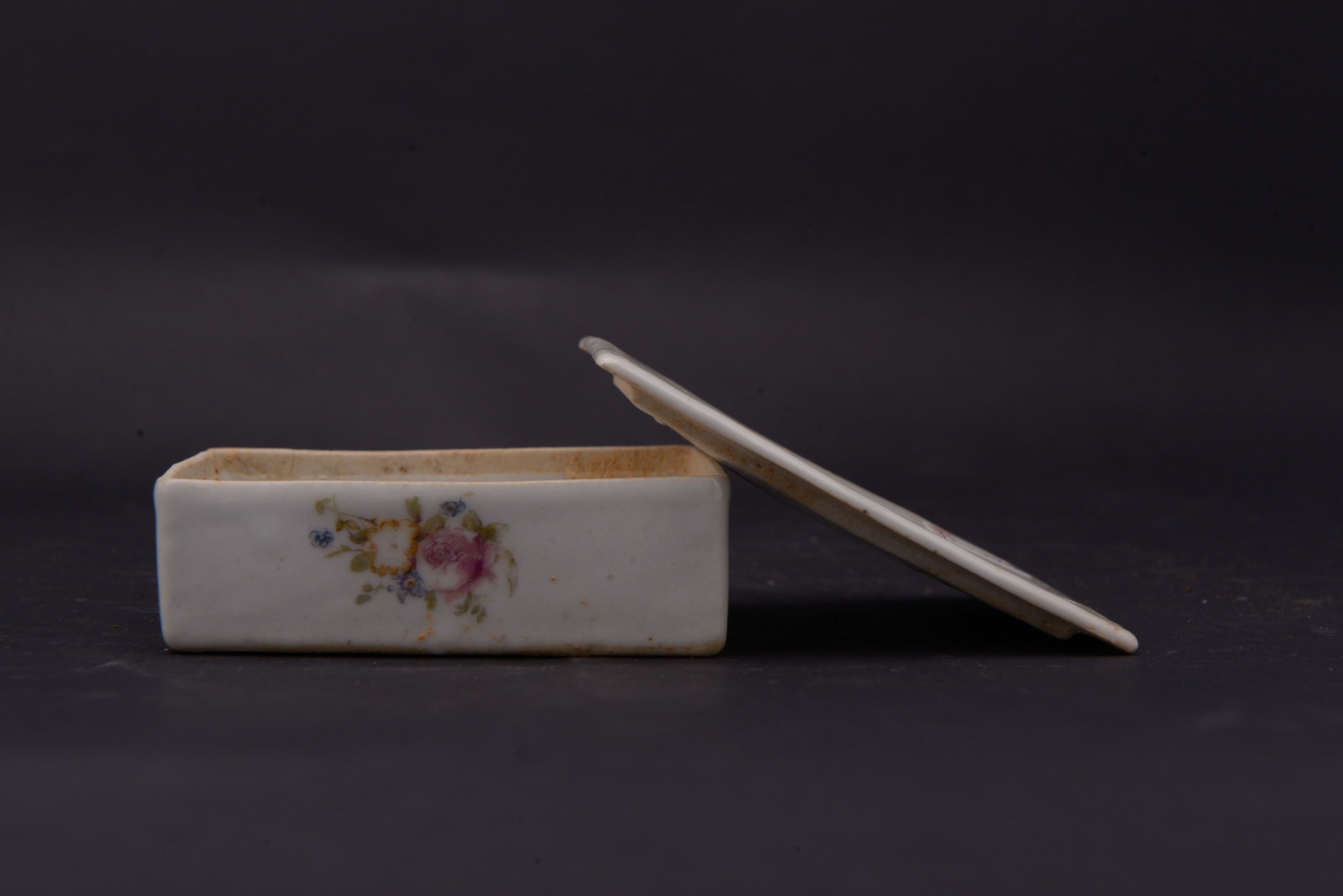 中华民国粉彩花卉纹盖盒-2