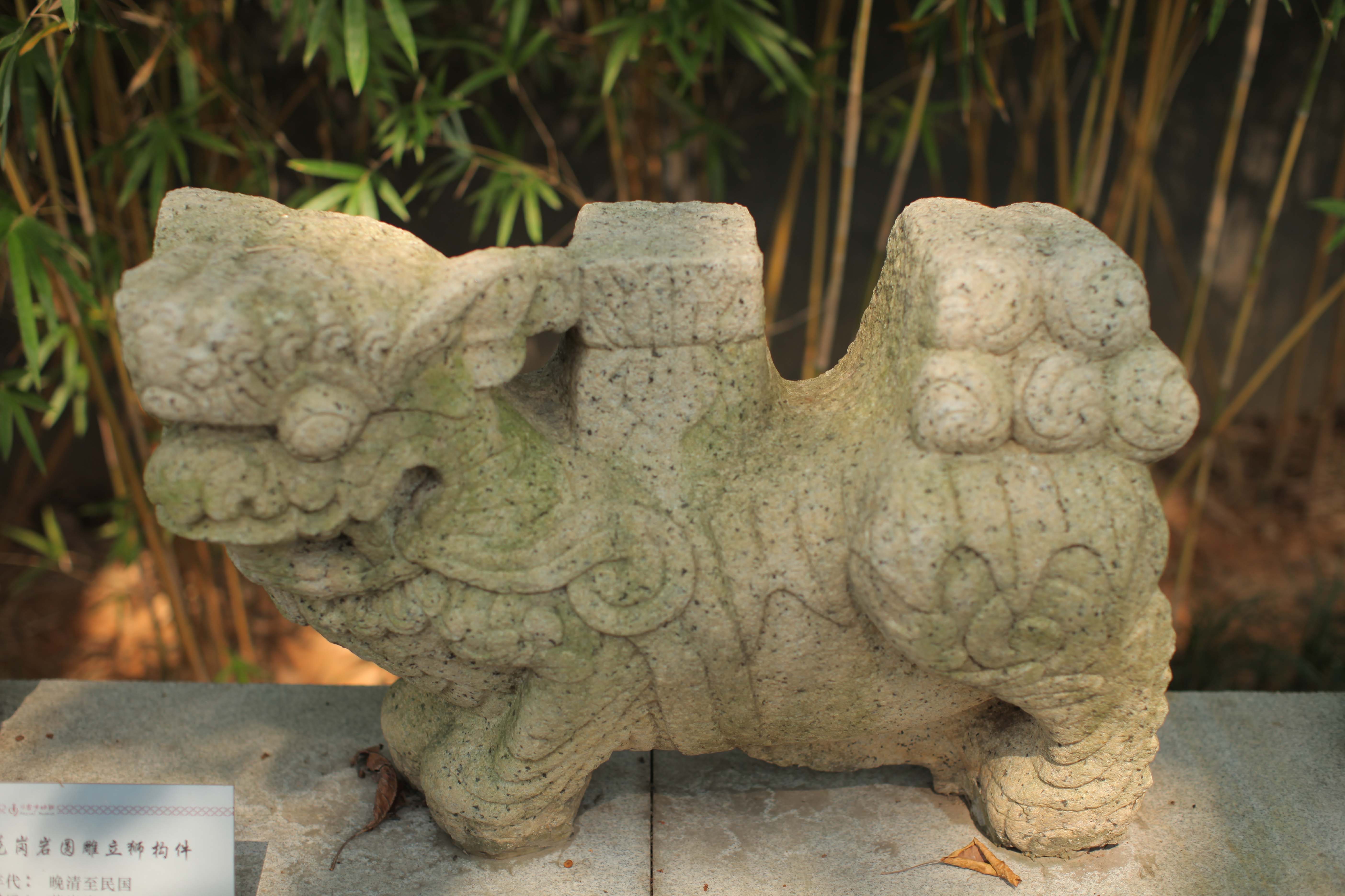 清花岗岩雕狮子-3