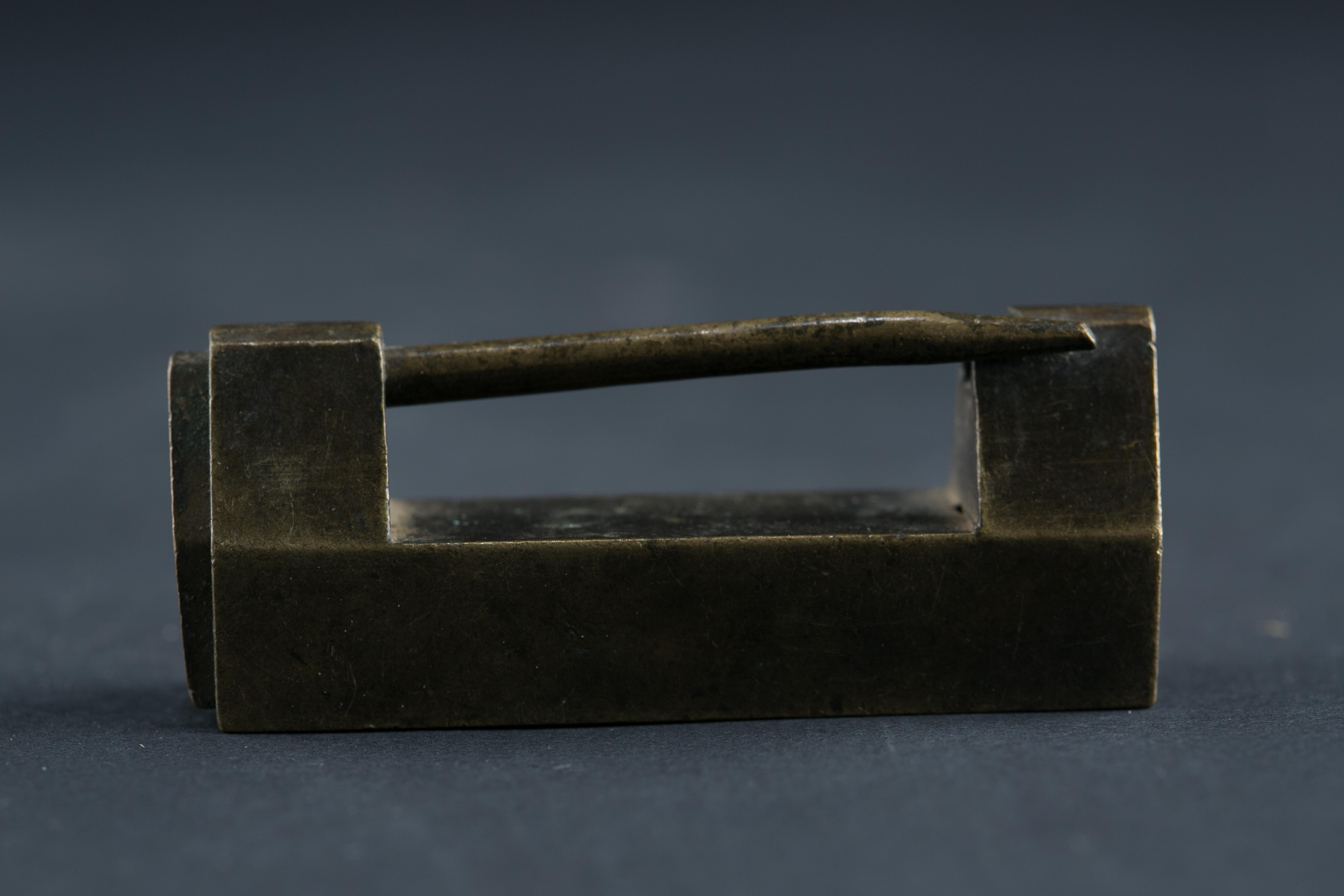 中华民国素身铜锁-48