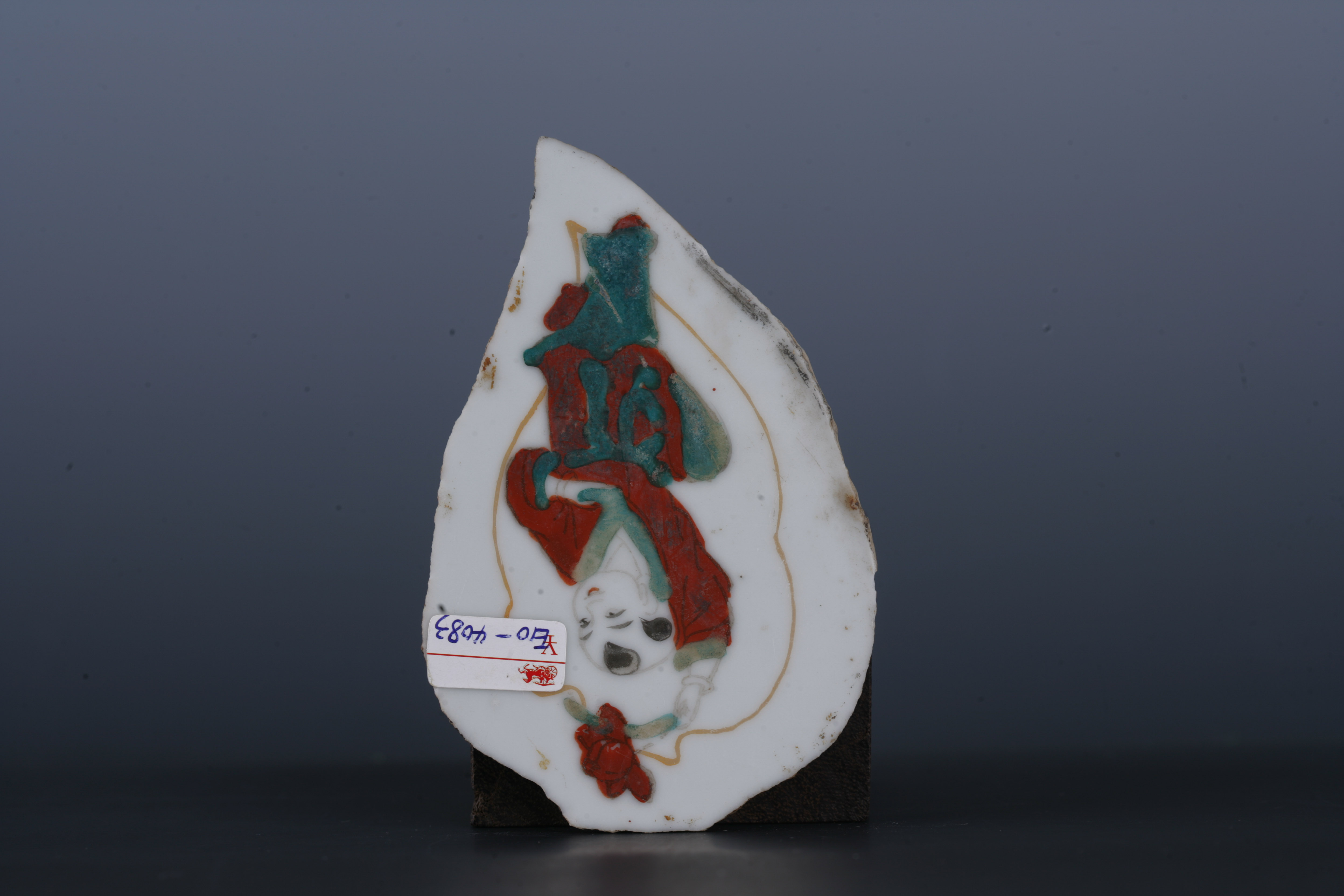 中华民国粉彩童子纹蕉叶形瓷板