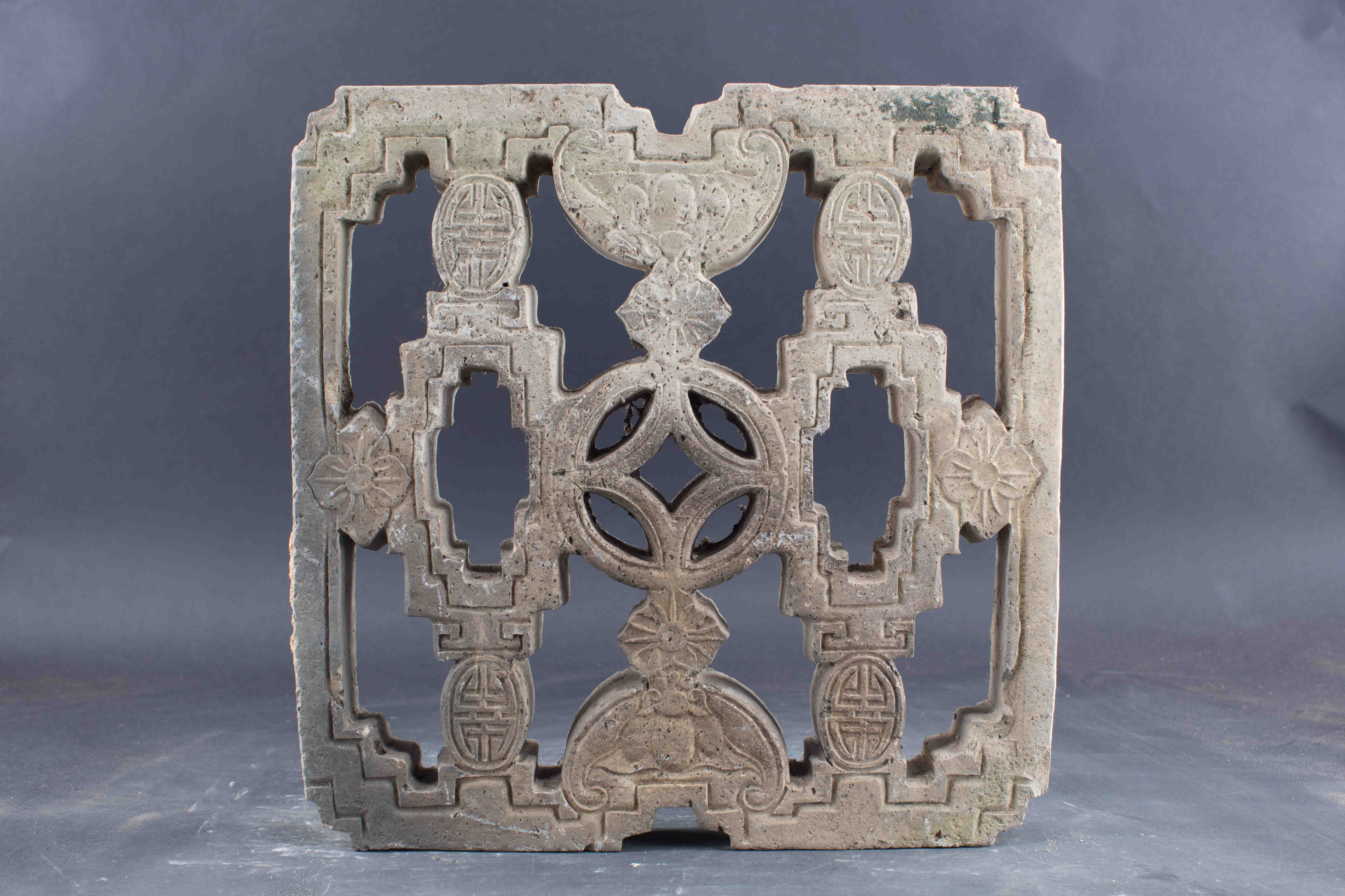 中华民国蝙蝠铜钱花草寿字纹陶花窗-11