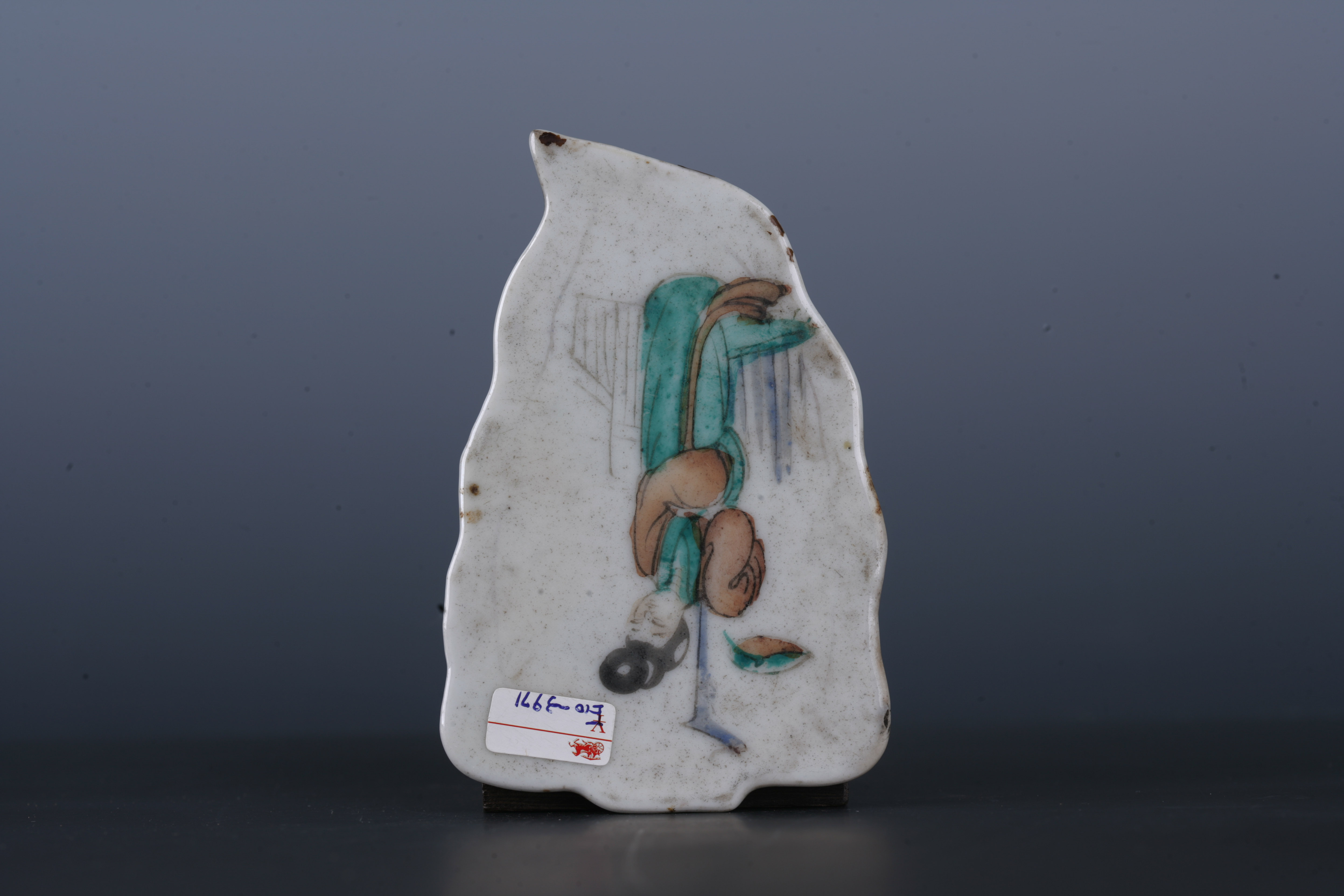 中华民国粉彩仕女纹蕉叶形瓷板-4