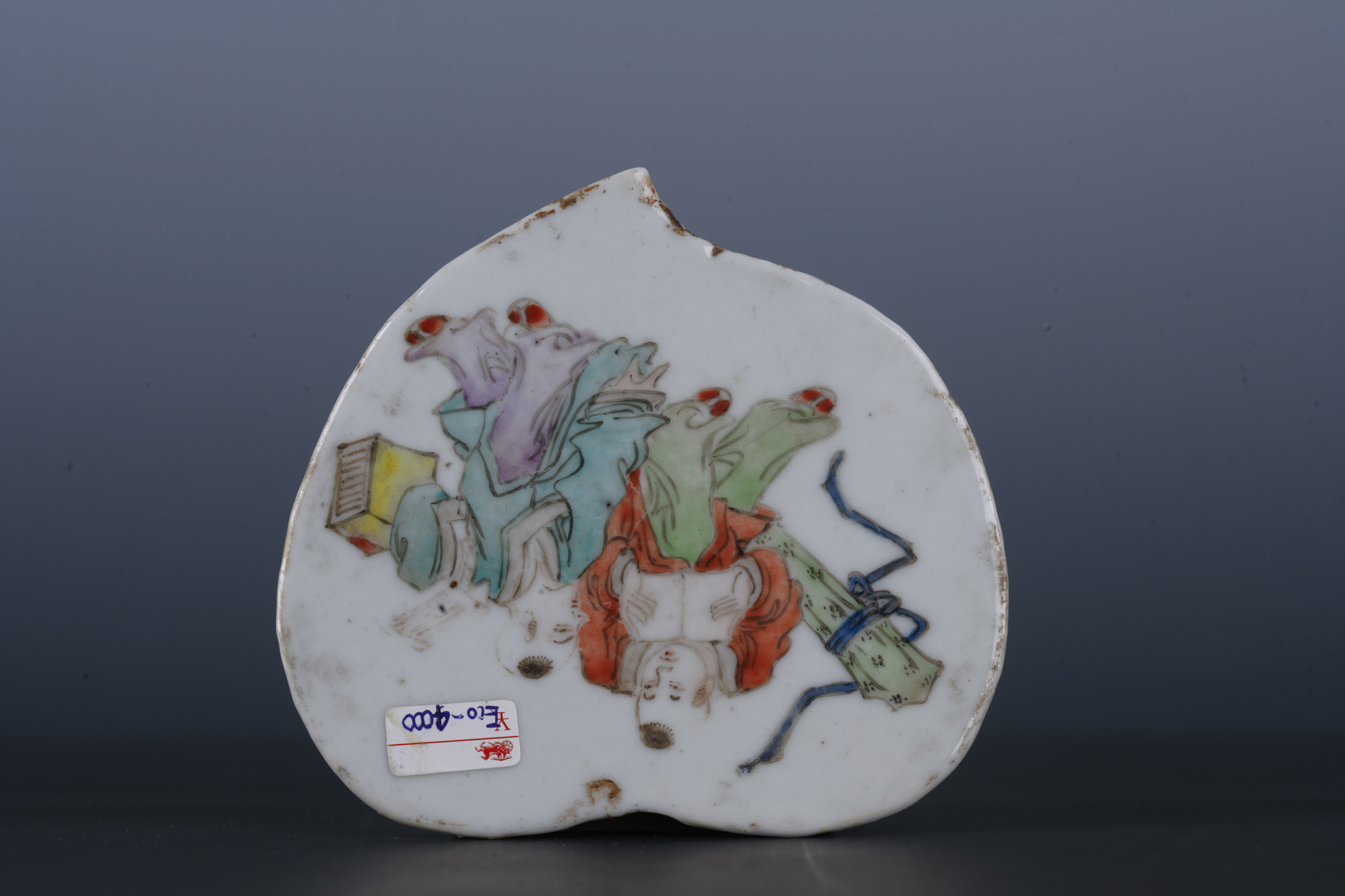 中华民国粉彩人物纹寿桃形瓷板-7