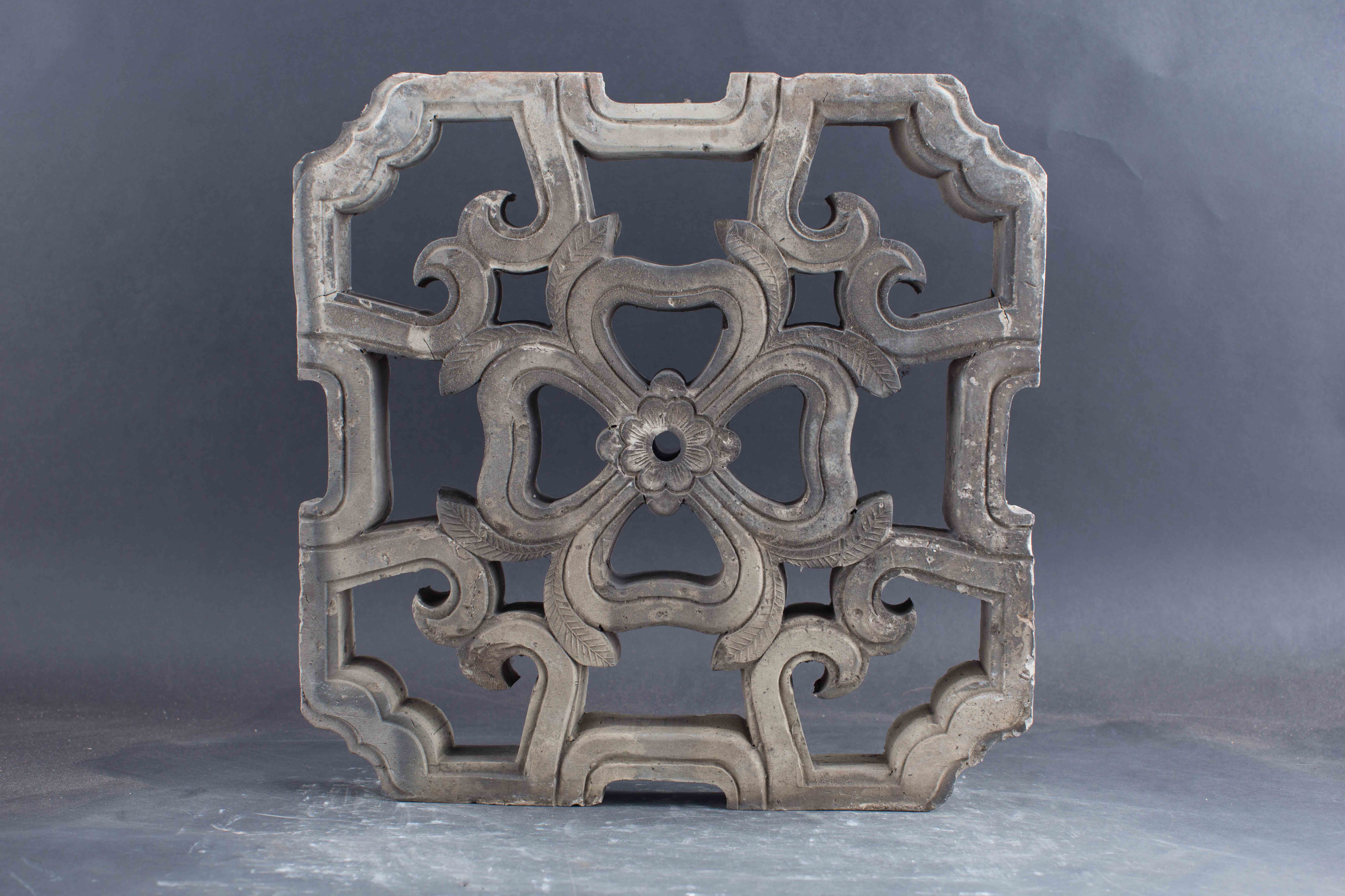 中华民国花卉纹陶花窗