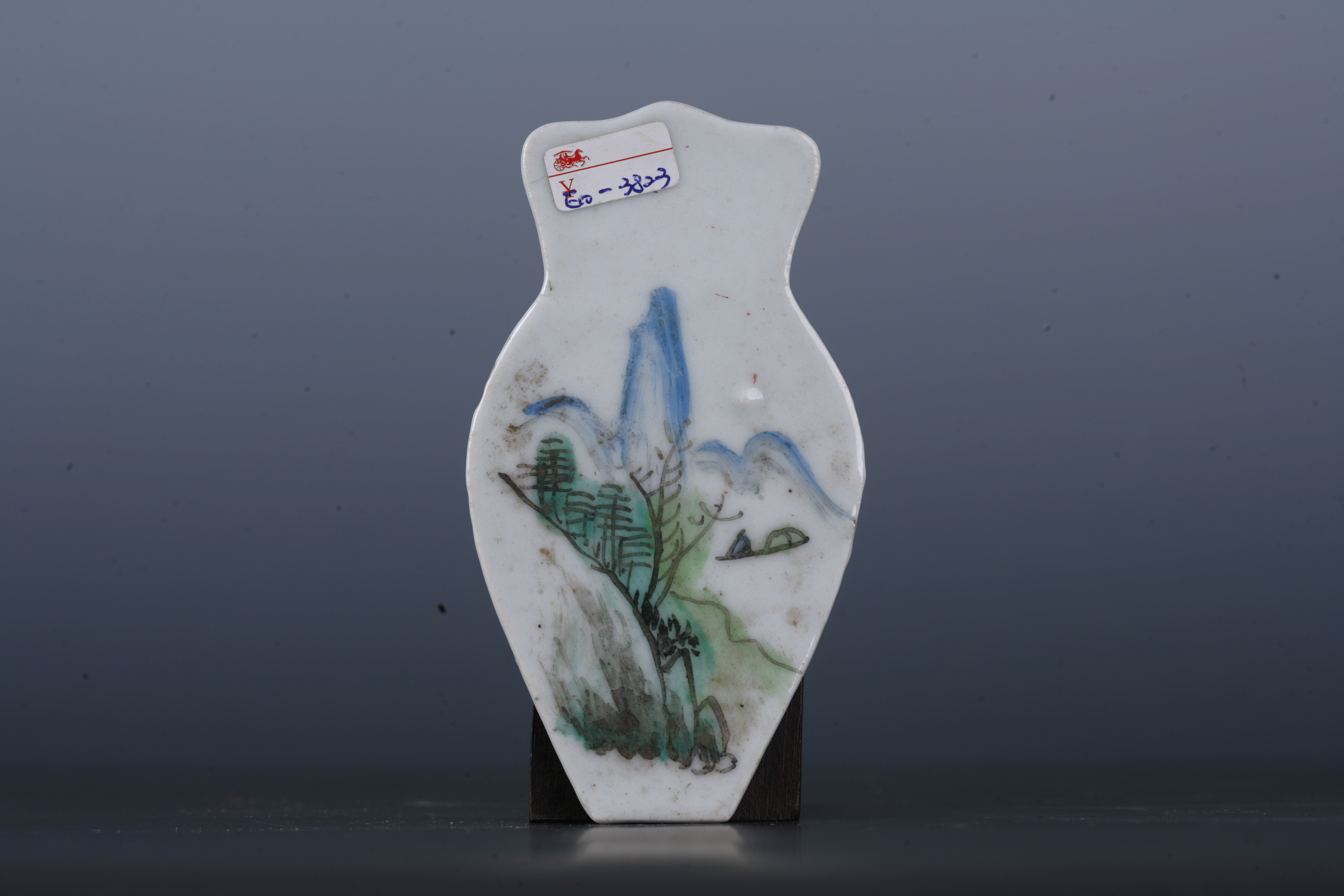 中华民国粉彩山水纹瓶形瓷板