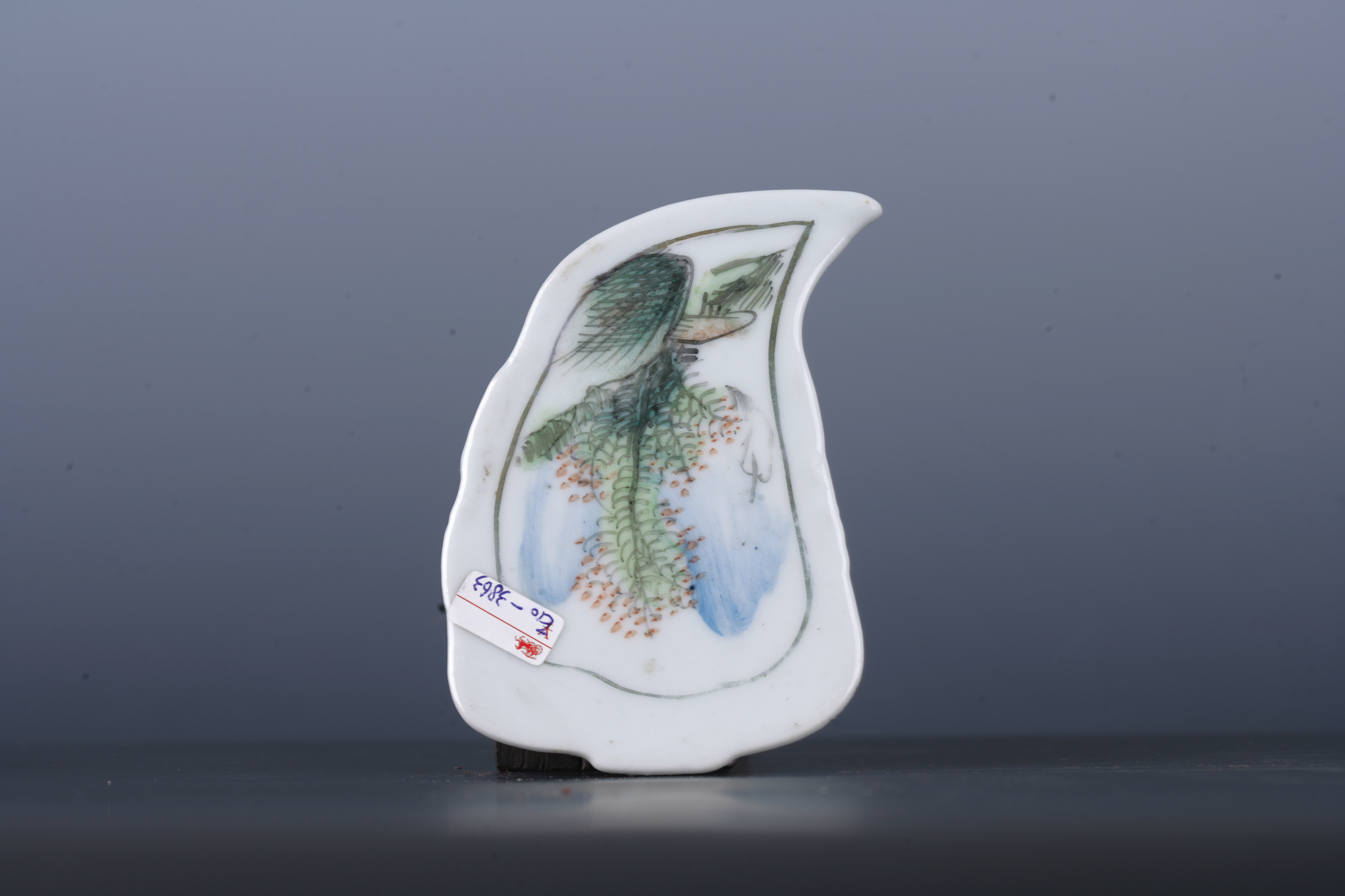 中华民国粉彩山水纹蕉叶形瓷板-3