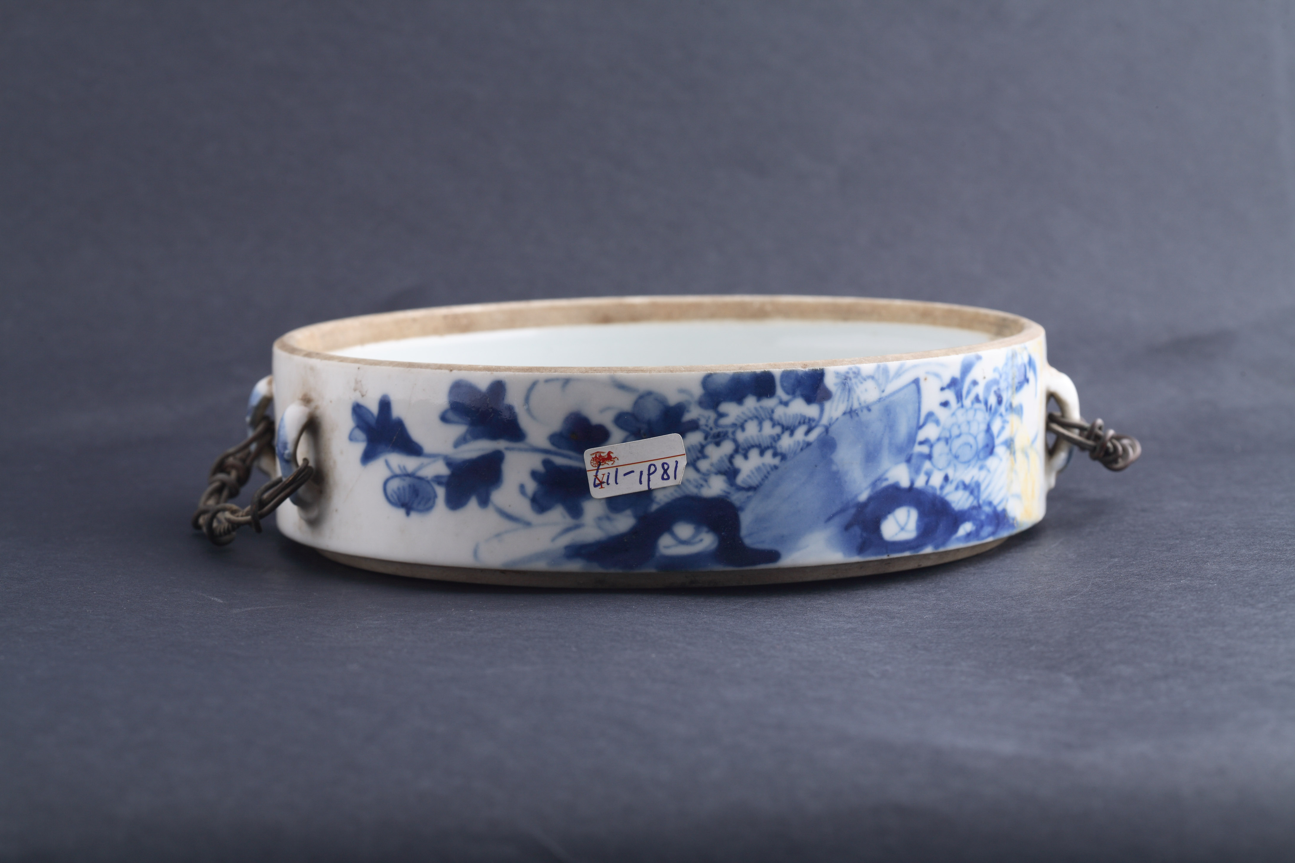 清青花花卉纹四系格盒