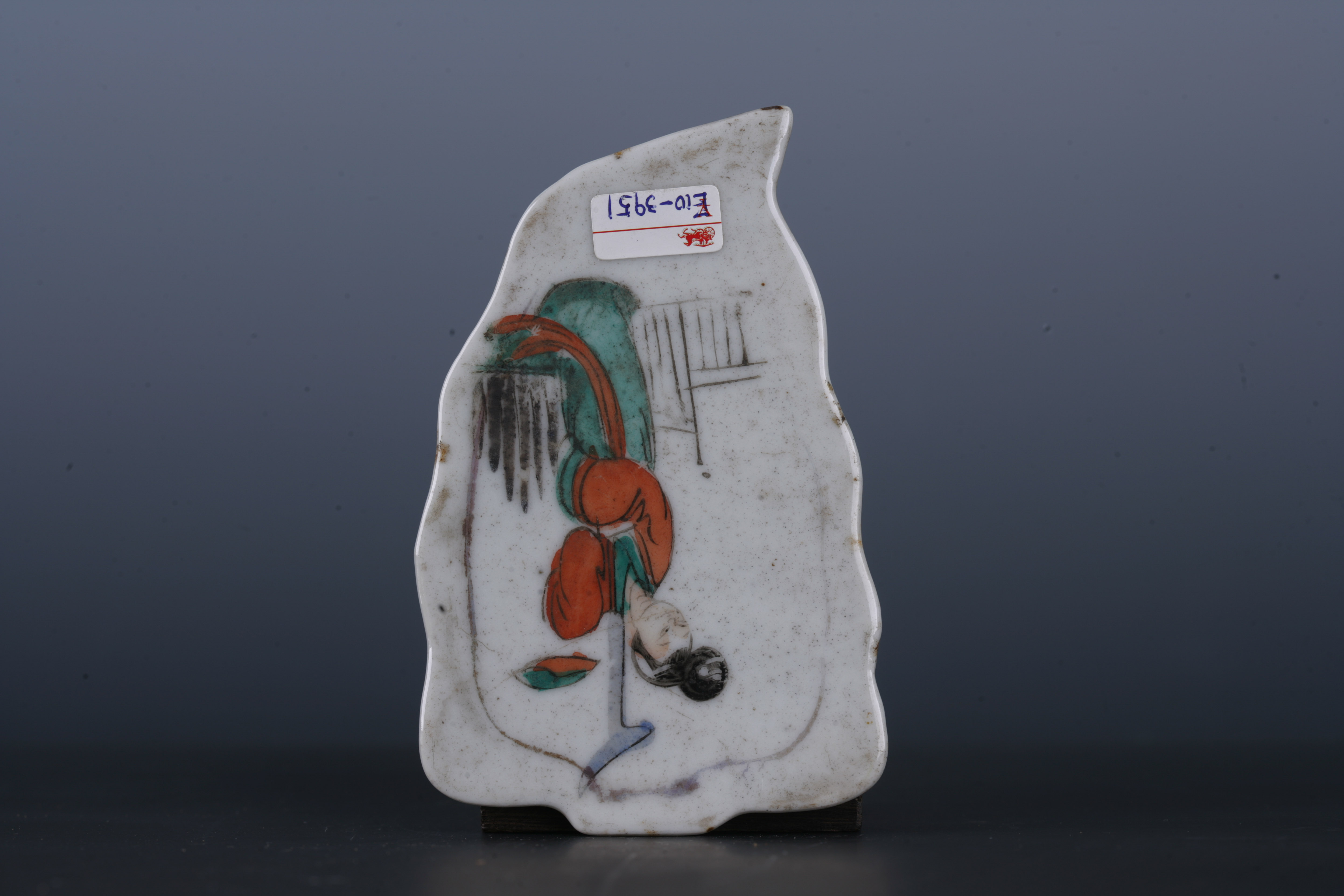 中华民国粉彩仕女纹蕉叶形瓷板-2