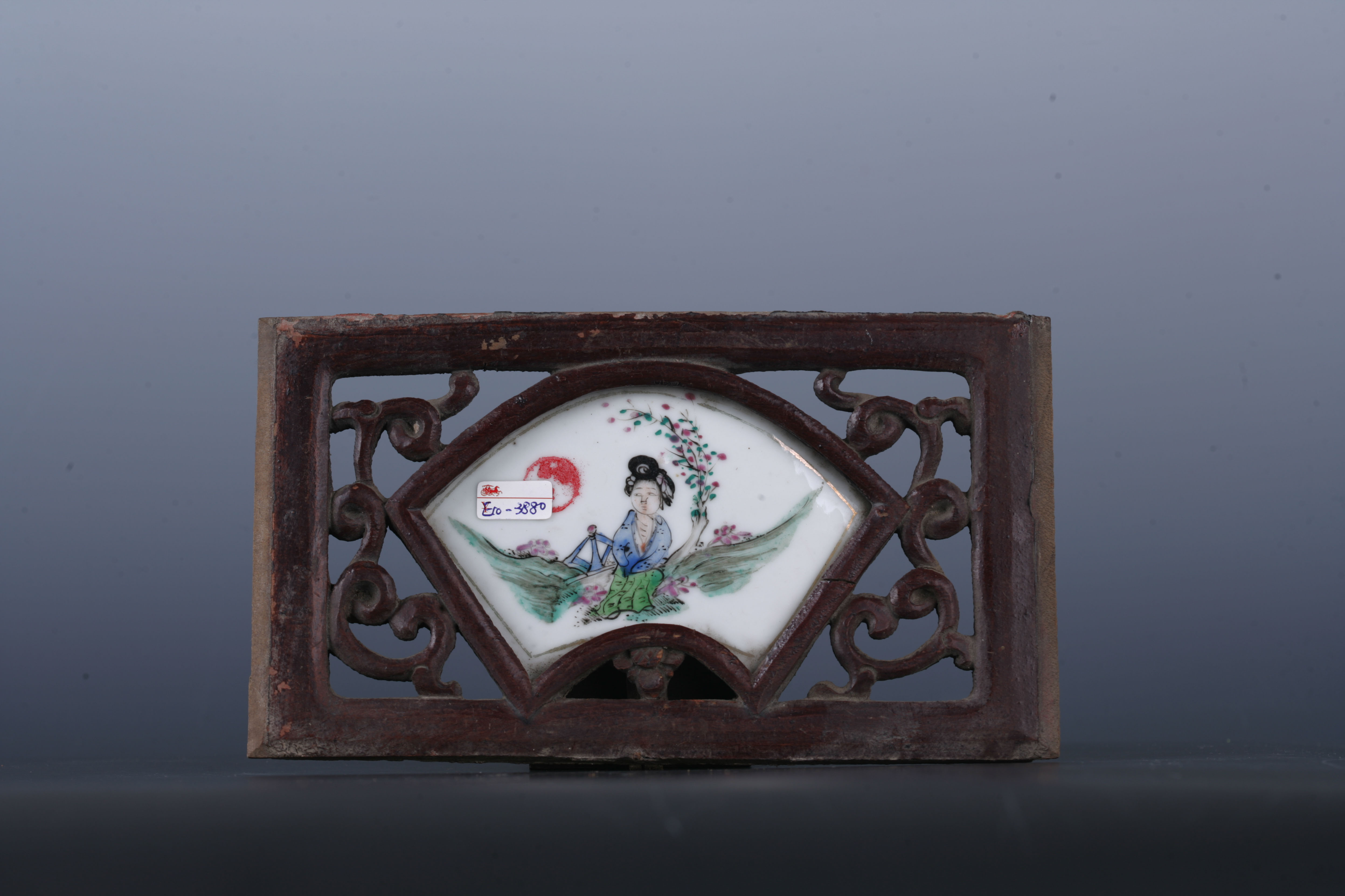 中华民国木透雕缠枝花纹开光镶嵌瓷片花板