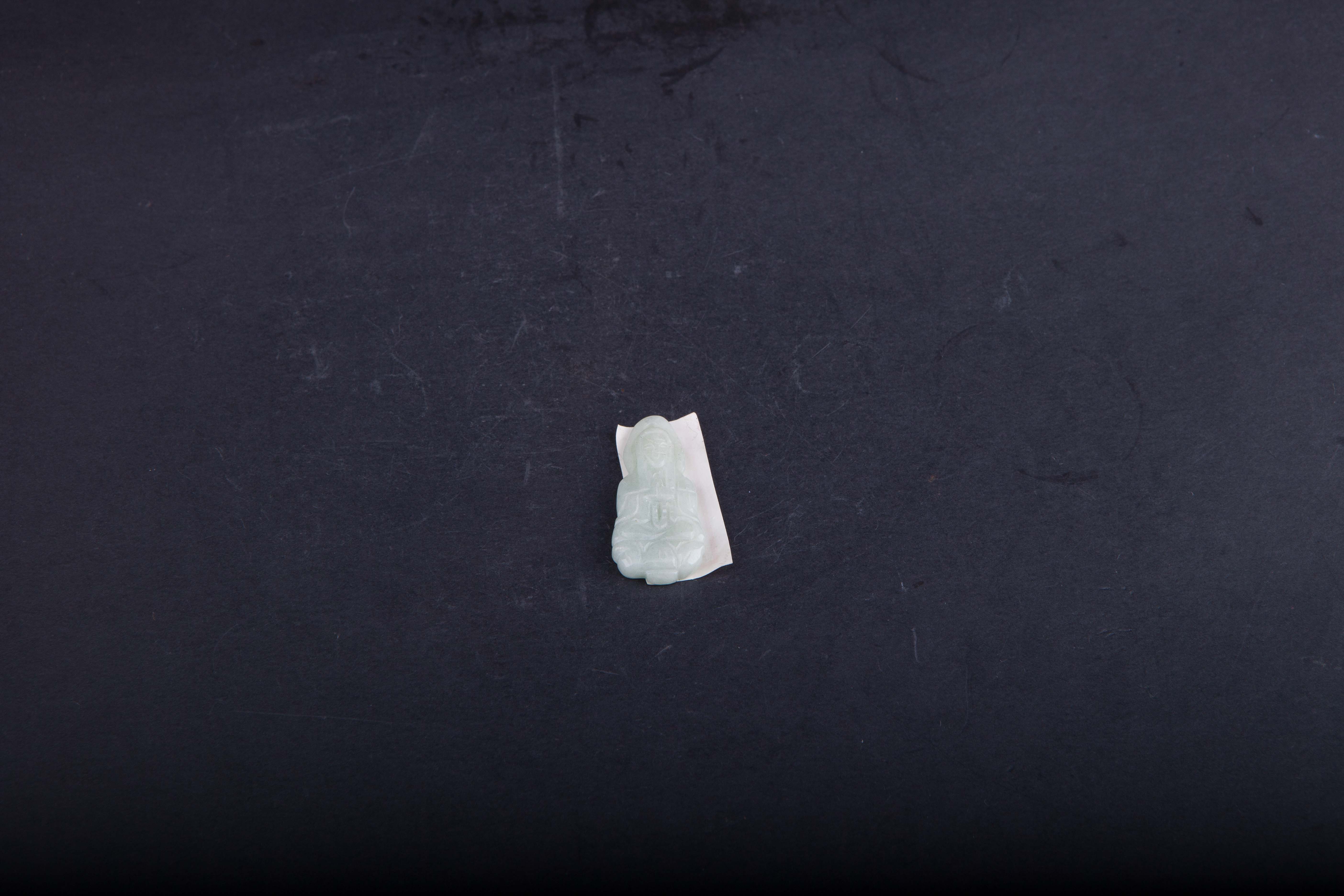 中华人民共和国翡翠观音坠-2