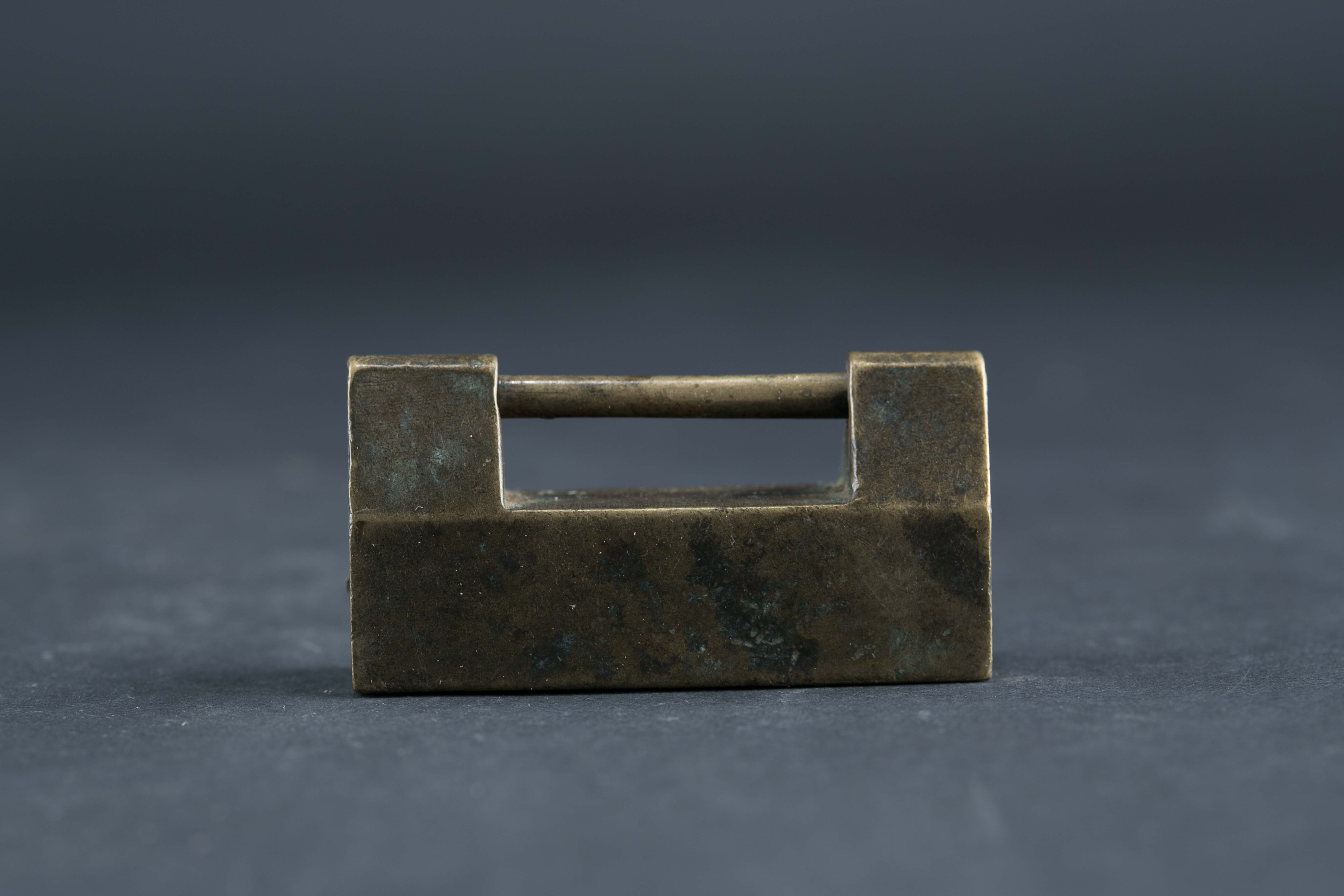 中华民国素身铜锁-38