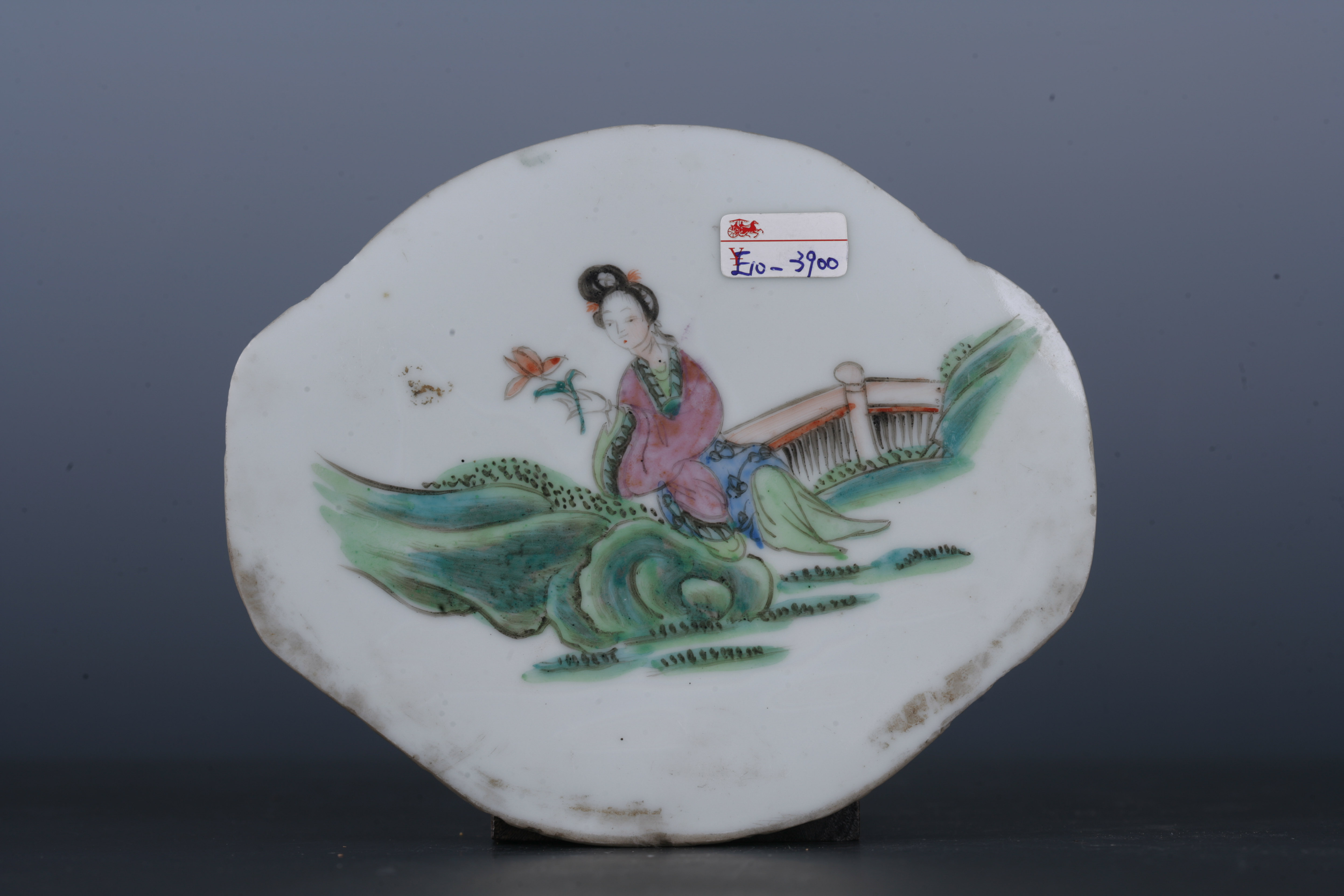 中华民国粉彩仕女纹菱花形瓷板-6