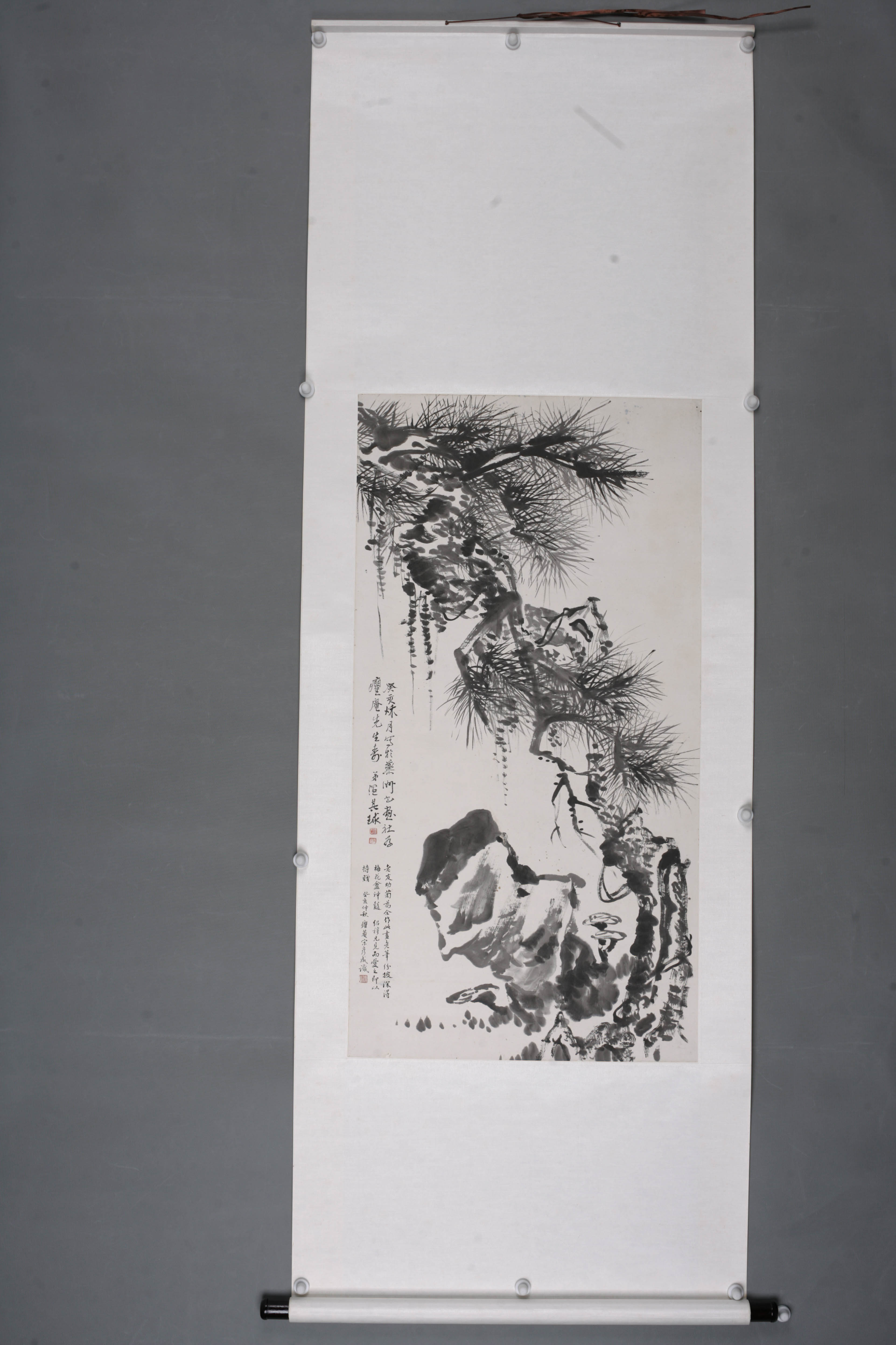 1923年温其球松石灵芝图轴